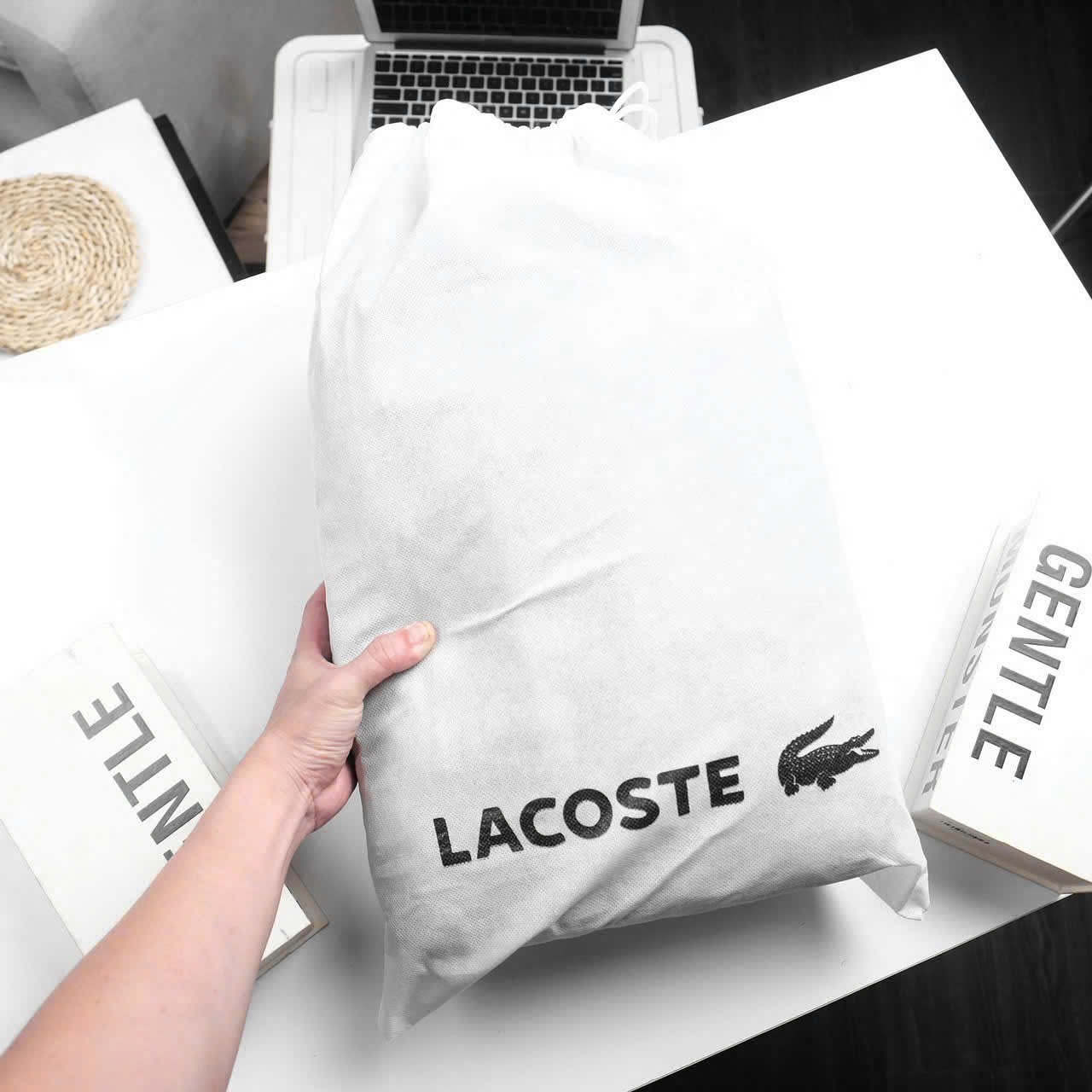 BALO DA LACOSTE DƯ XỊN