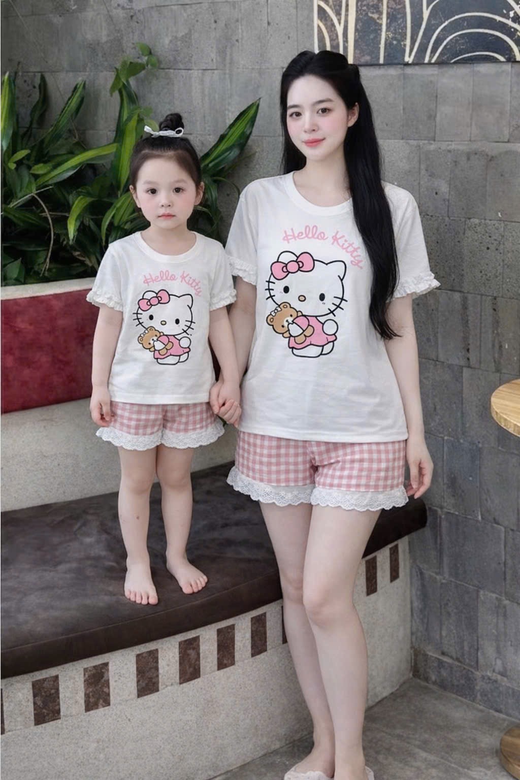 BỘ ĐÔI HÌNH HELLO KITTY QUẦN KẺ HỒNG