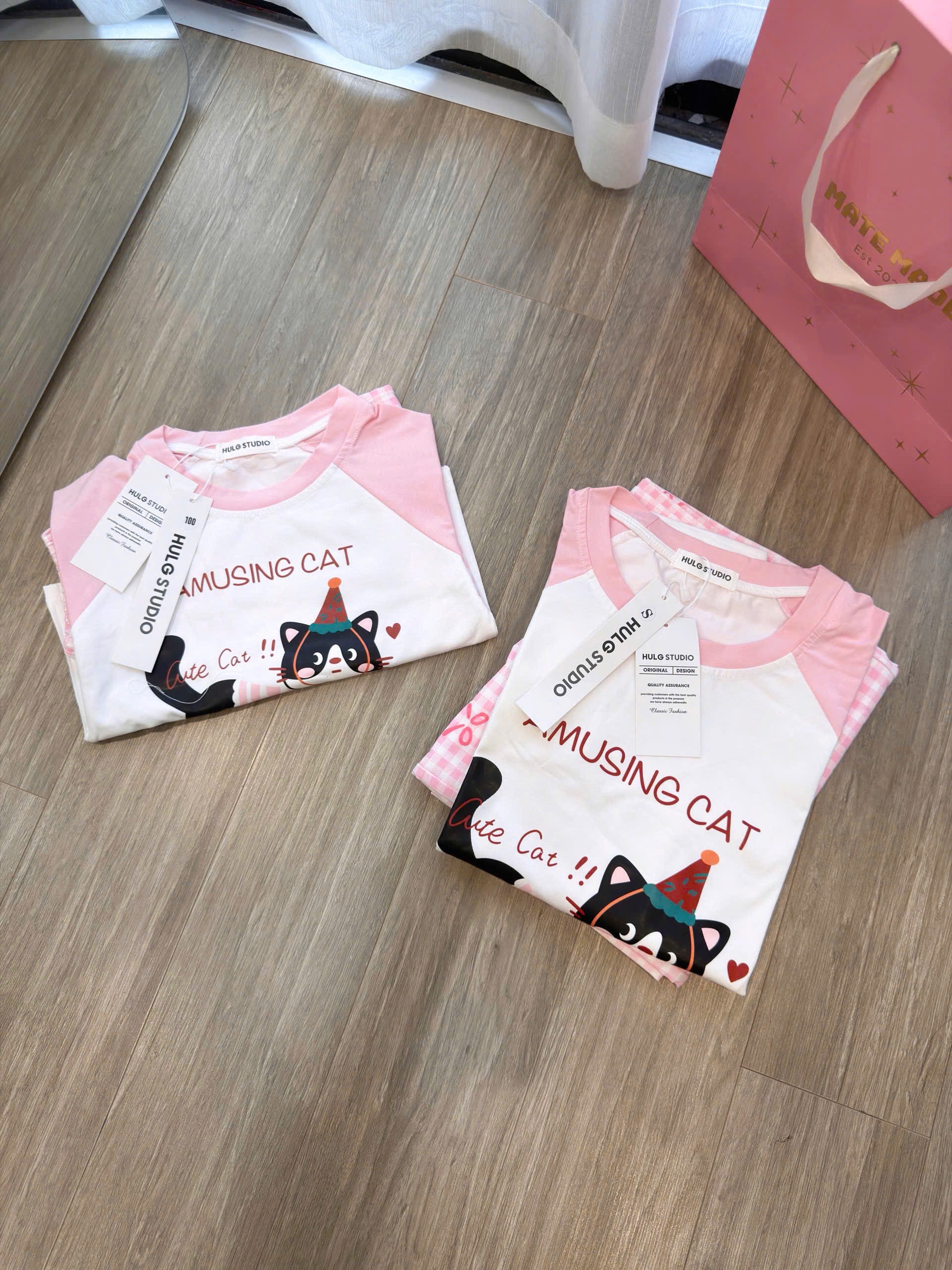BỘ ĐÔI HỒNG QUẦN KẺ AMUSING CAT MẸ BE