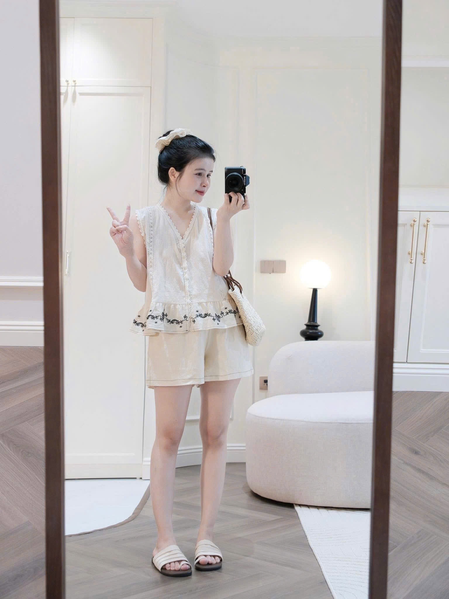 BỘ ĐÙI ĐŨI LIEN BE THÊU HOA PHỐI REN