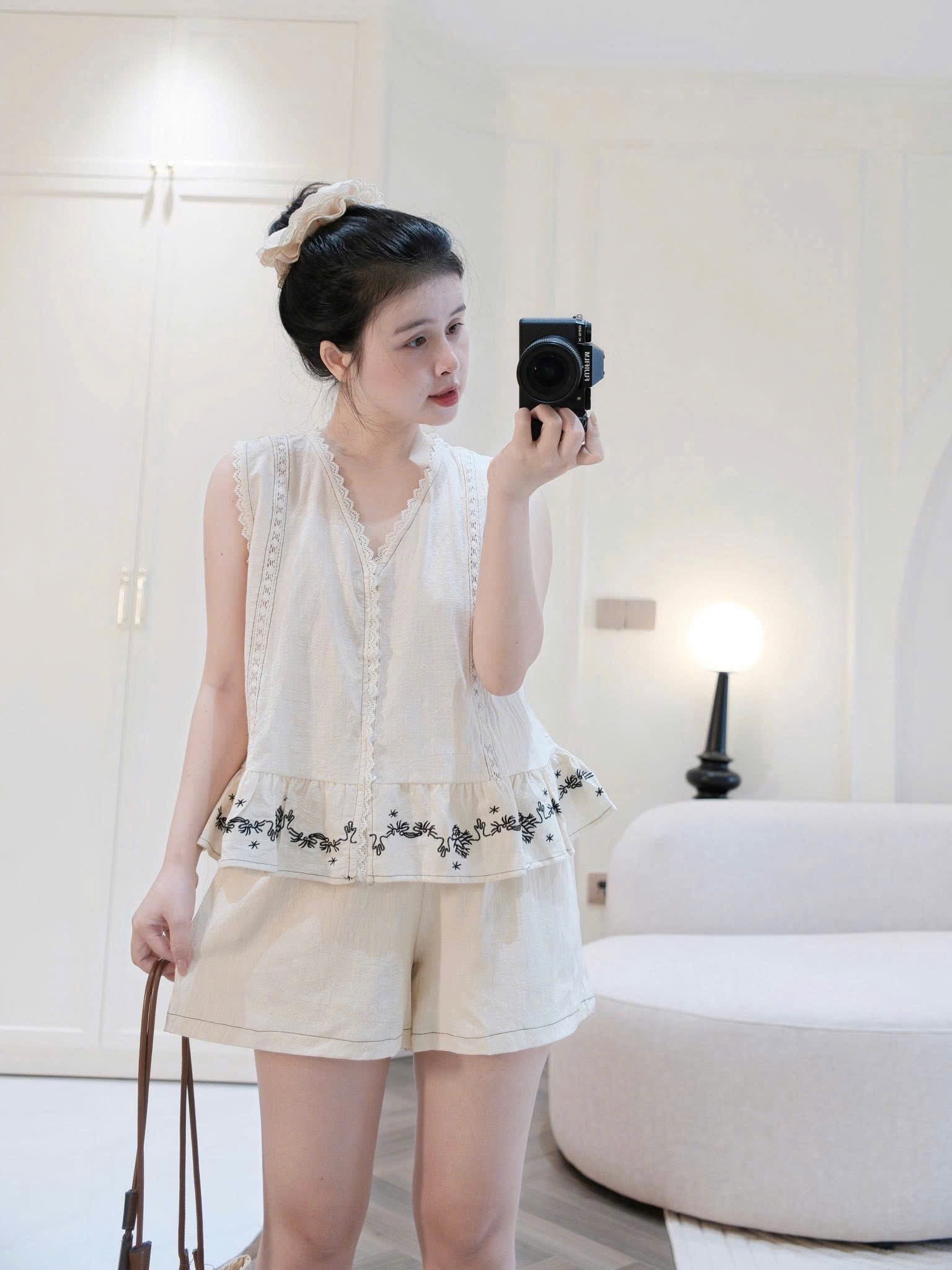 BỘ ĐÙI ĐŨI LIEN BE THÊU HOA PHỐI REN