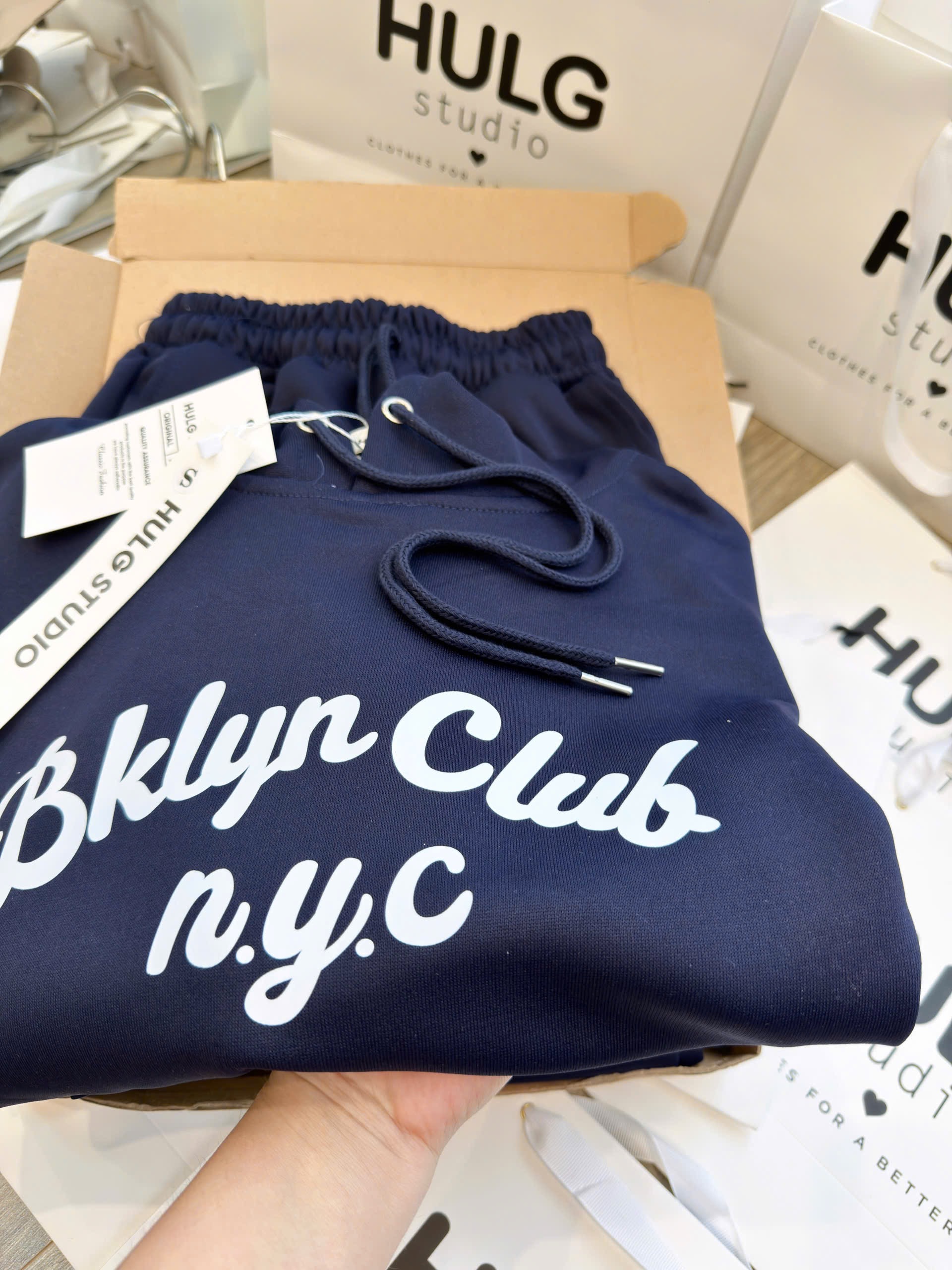 BỘ HODIE NỈ MŨ THAN CHỮ BKLYN TAG HULG