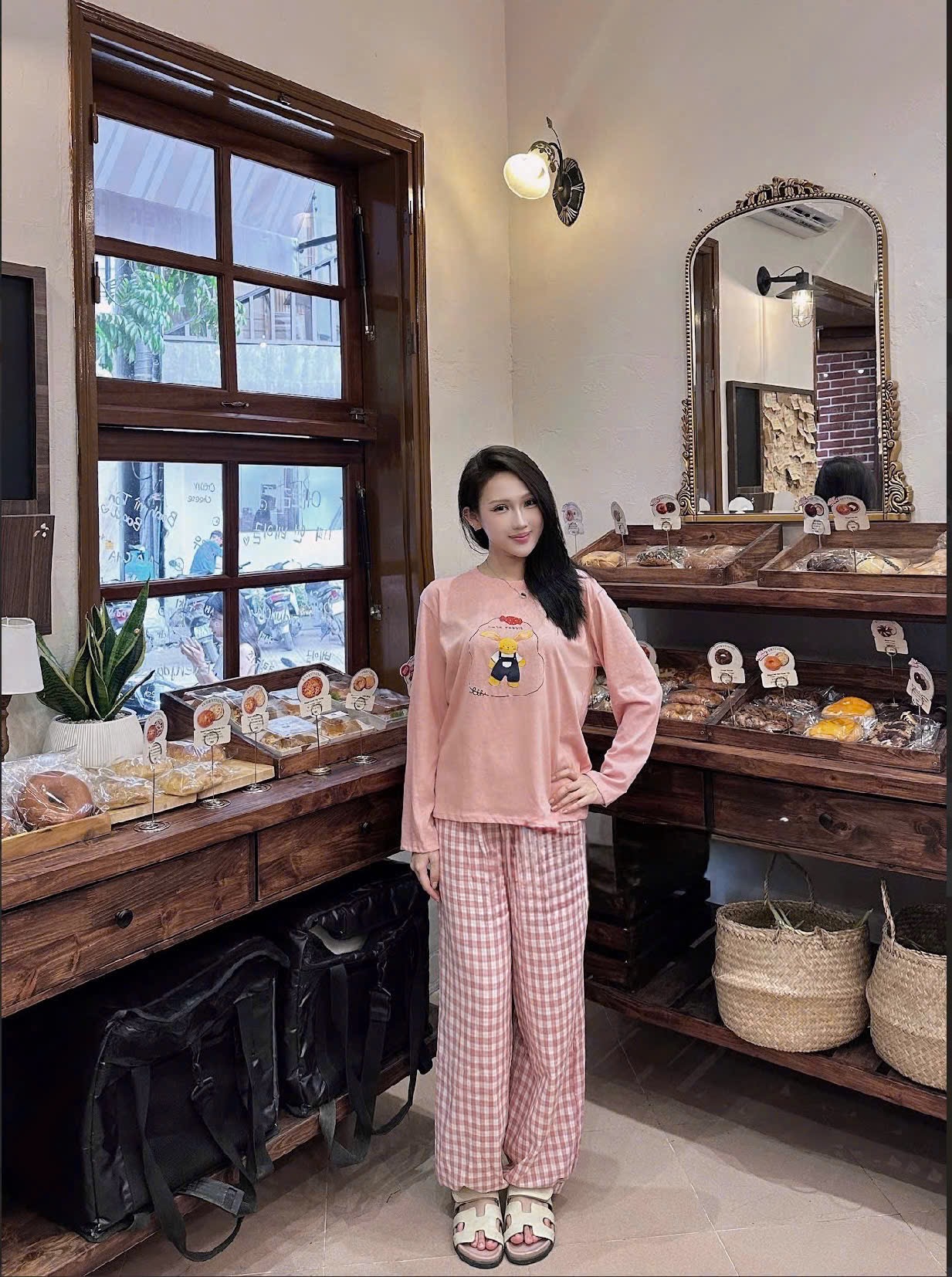 BỘ HỒNG THỎ QUẦN KẺ BOM
