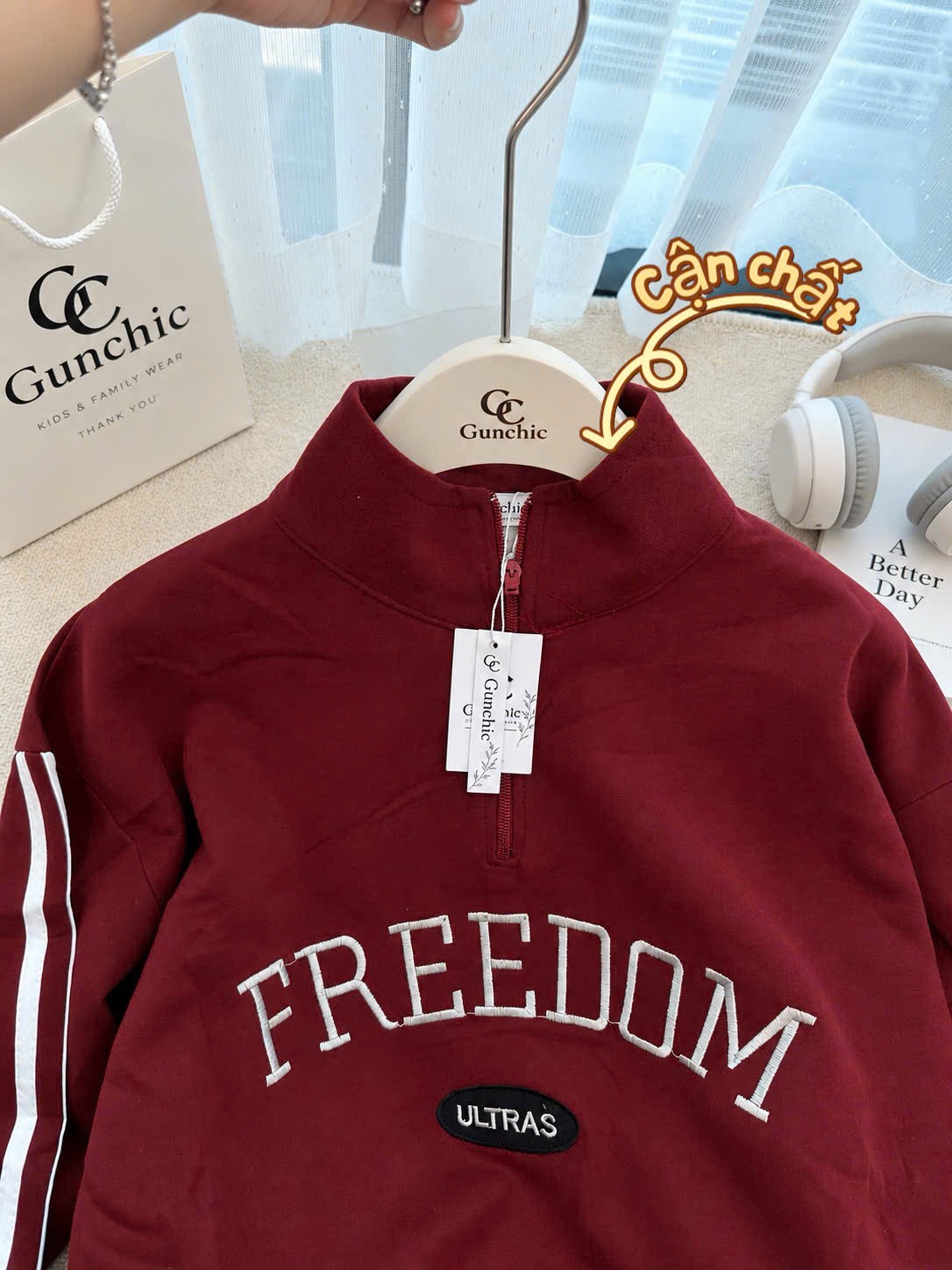 BỘ NỈ ĐỎ CỔ KHOÁ QUẦN SUÔNG CHỮ FREEDOM