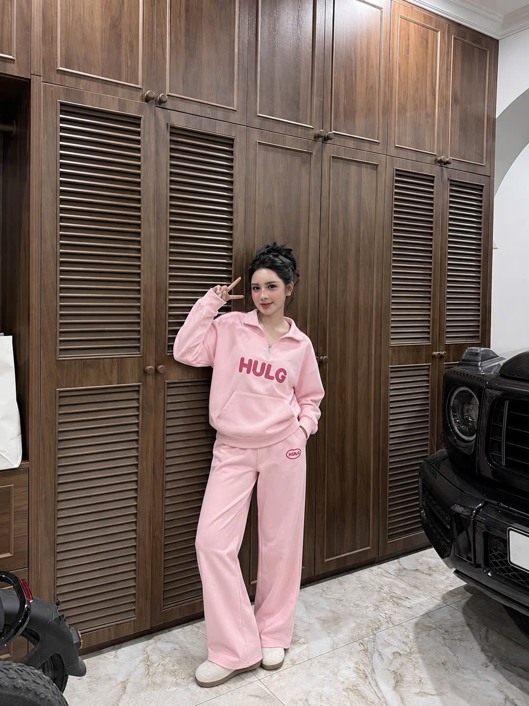 BỘ NỈ HỒNG CỔ KHOÁ CHỮ HULG