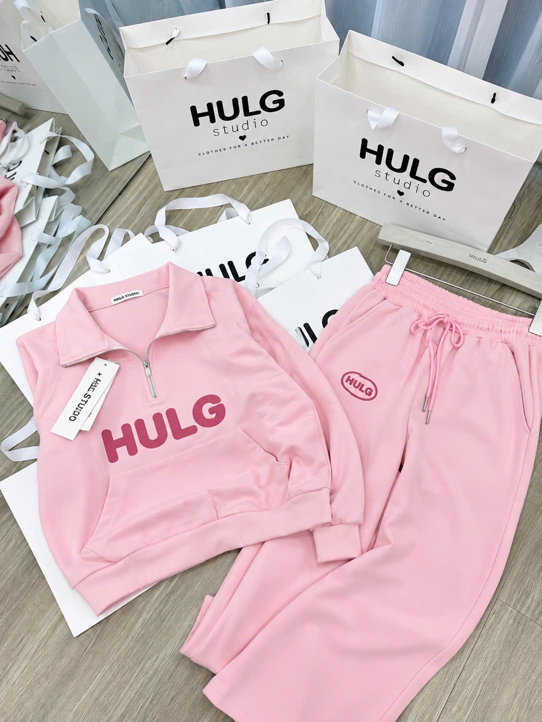 BỘ NỈ HỒNG CỔ KHOÁ CHỮ HULG