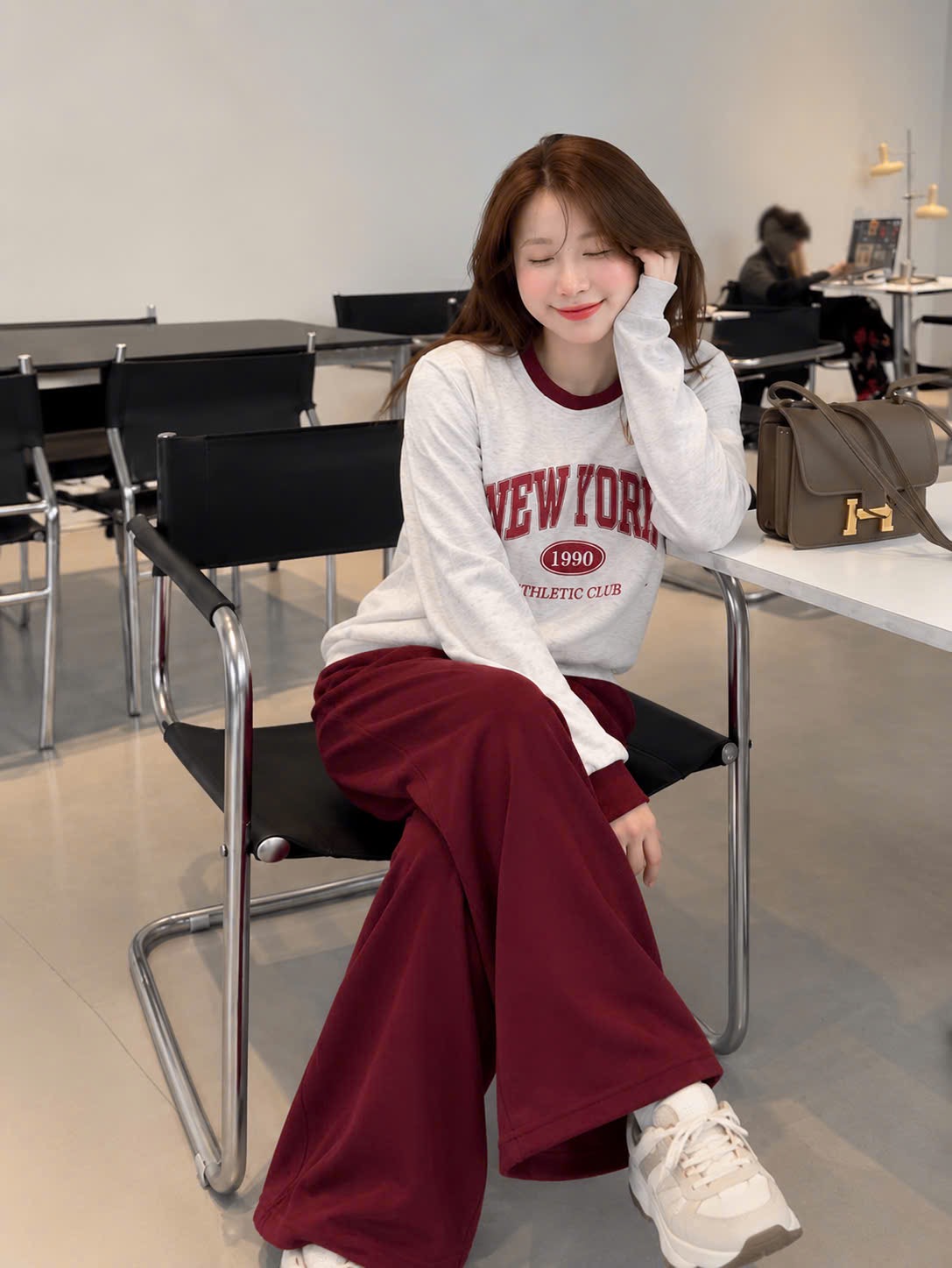 BỘ NỈ XÁM NEW YORK PHỐI QUẦN SUÔNG ĐỎ