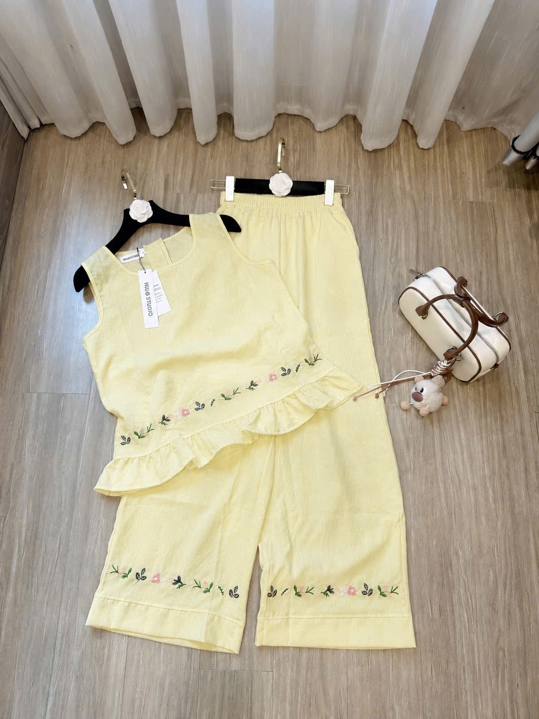 BỘ PELUM VÀNG QUẦN SUÔNG THÊU HOA