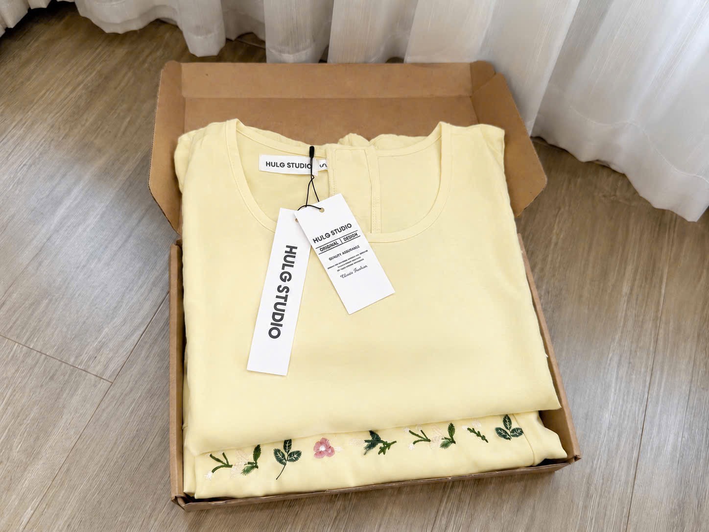 BỘ PELUM VÀNG QUẦN SUÔNG THÊU HOA