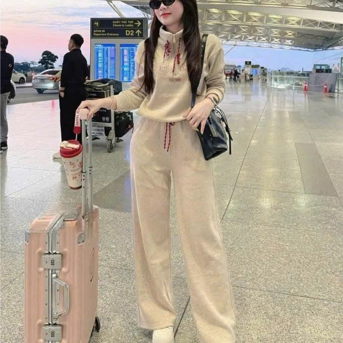 BỘ TĂM THỎ CỔ KHOÁ MÀU BE THÊU CHỮ RDGJ