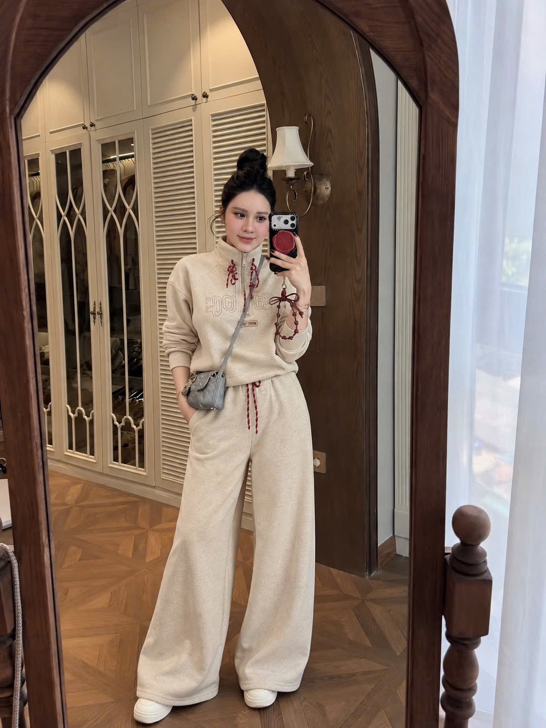 BỘ TĂM THỎ CỔ KHOÁ MÀU BE THÊU CHỮ RDGJ