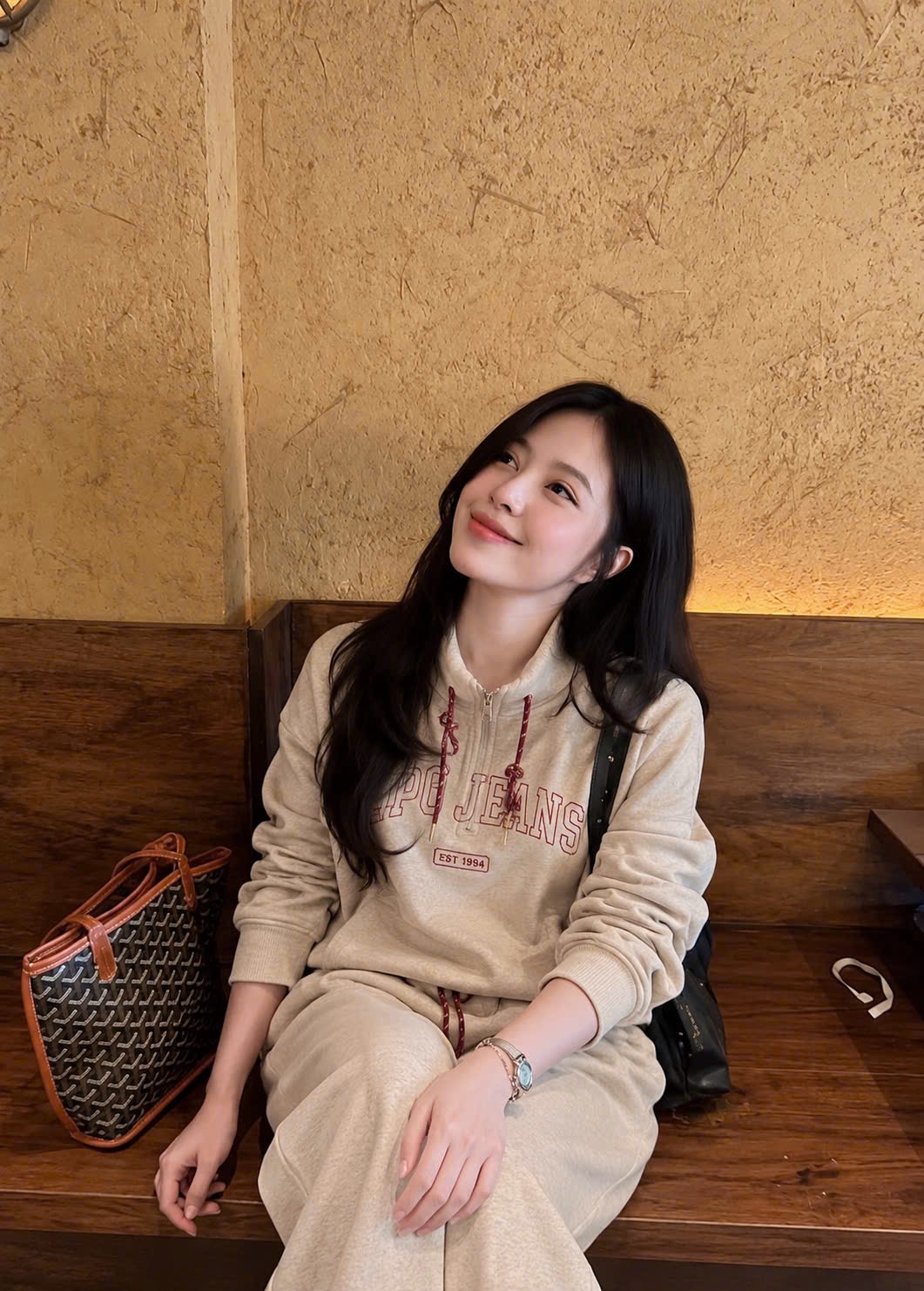 BỘ TĂM THỎ CỔ KHOÁ MÀU BE THÊU CHỮ RDGJ