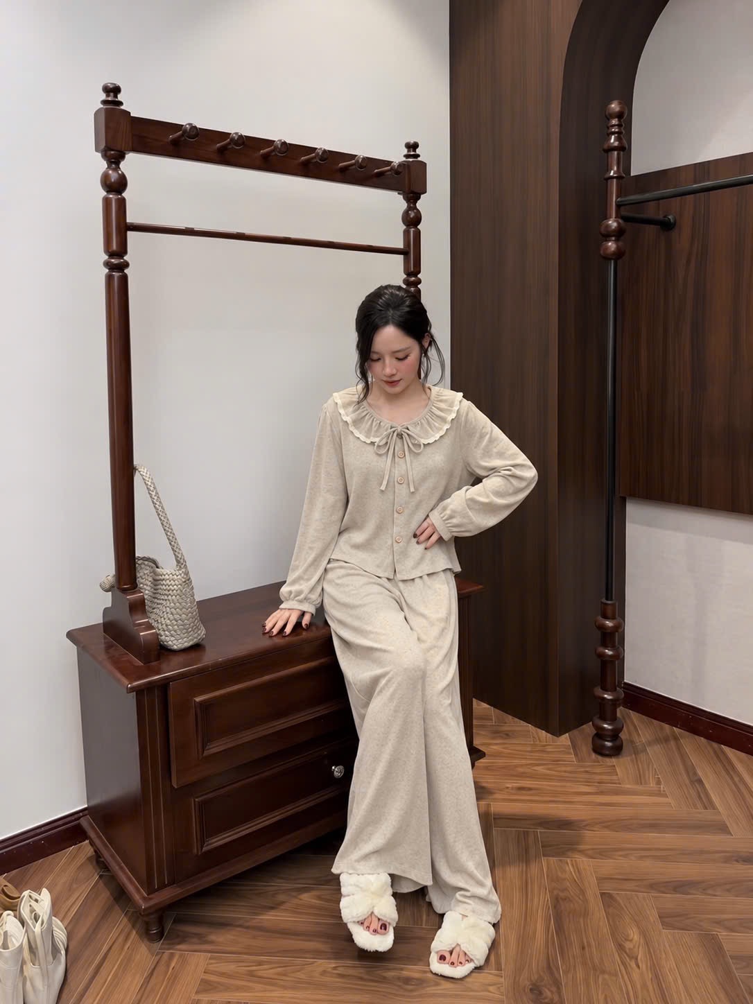 BỘ TĂM THỎ CỔ SEN PHỐI REN ĐỎ BE