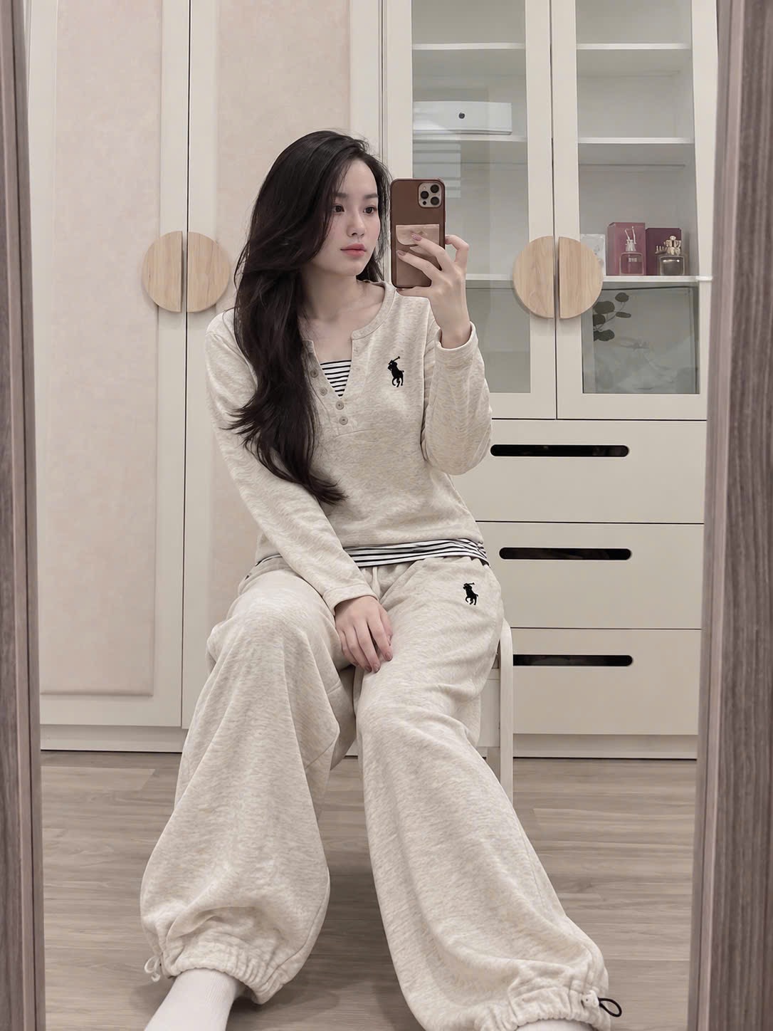 BỘ TĂM THỎ CỔ V THÊU NGỰA 2 MÀU