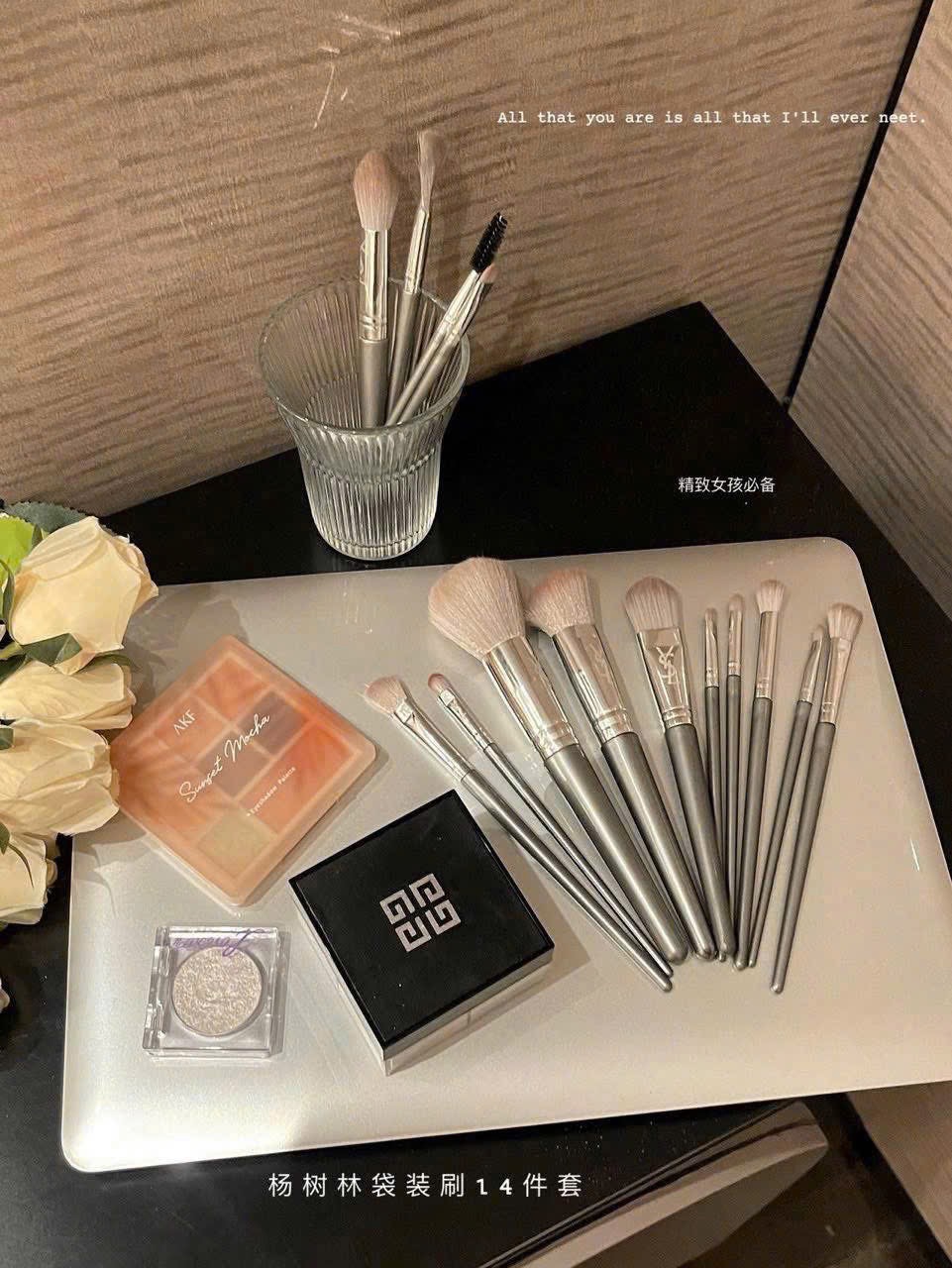 CỌ TRANG ĐIỂM YSL TONE XÁM