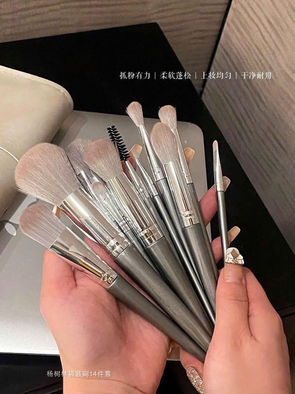 CỌ TRANG ĐIỂM YSL TONE XÁM