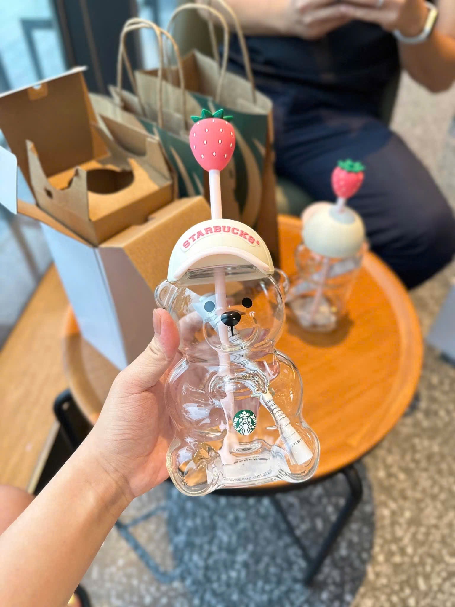 CỐC STB GẤU DÂU CHARM MŨ