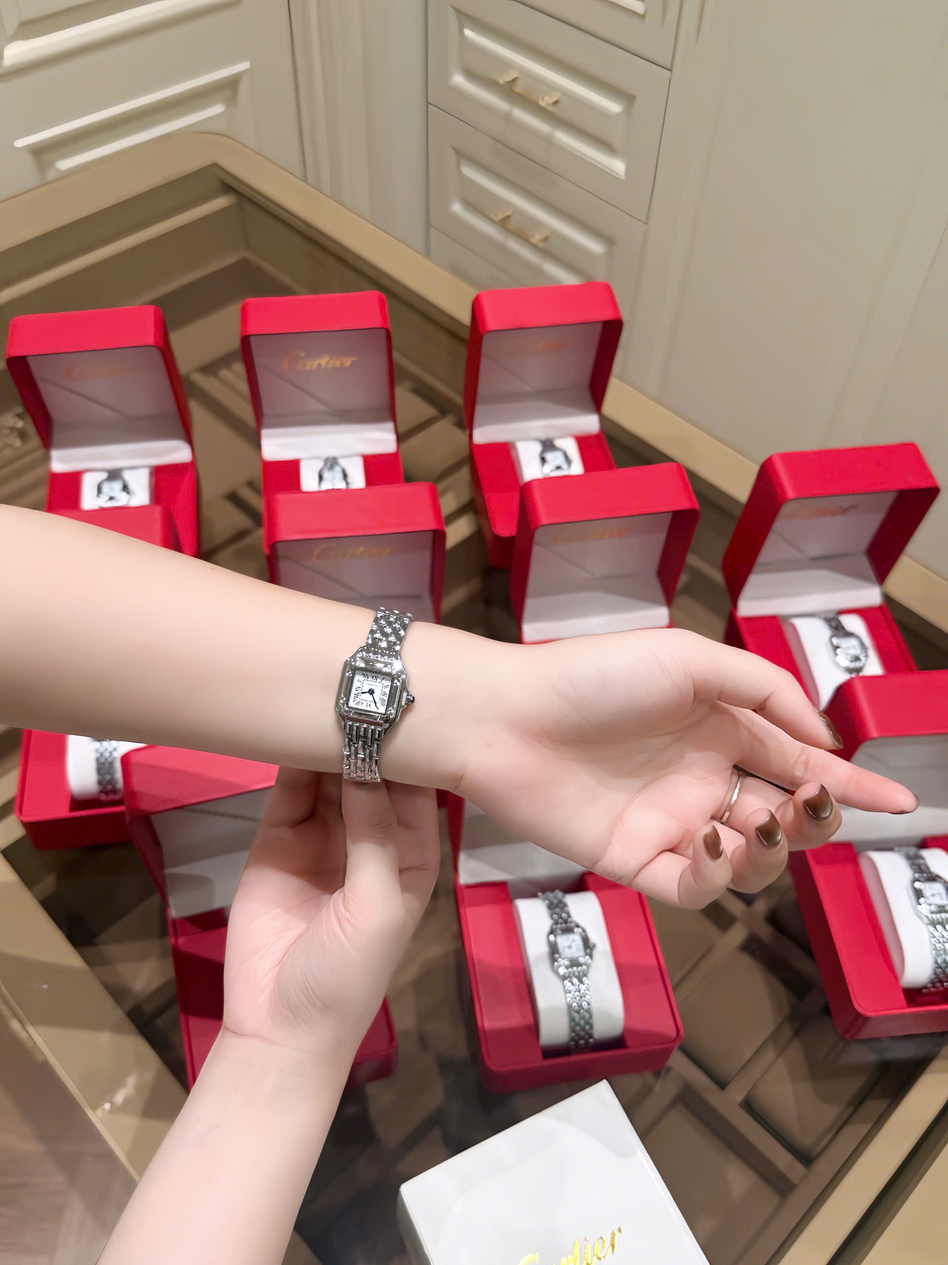ĐỒNG HỒ CARTIER FULL BOX ĐỎ