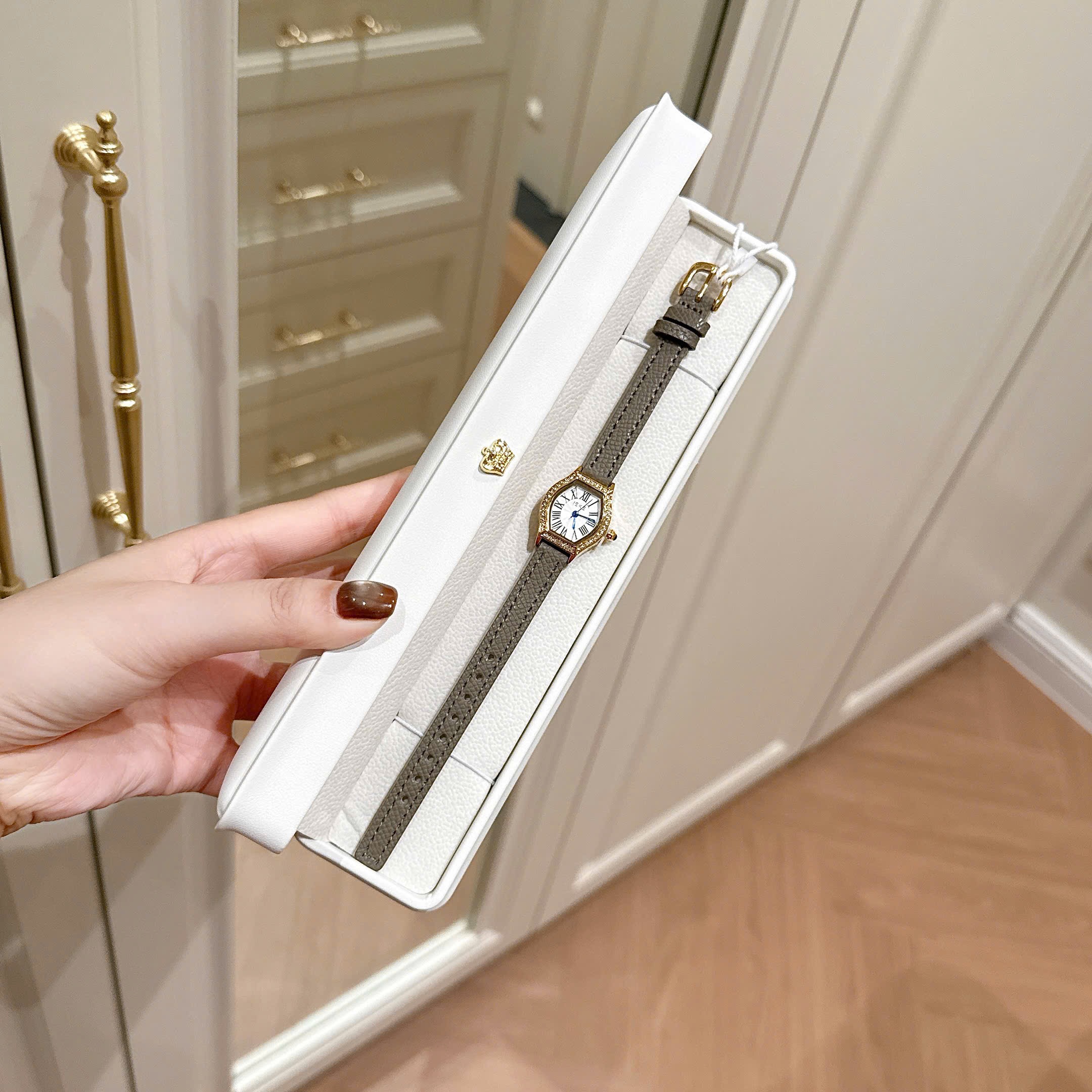 ĐỒNG HỒ DÂY DA LA MÃ 3M CHO NỮ M2506