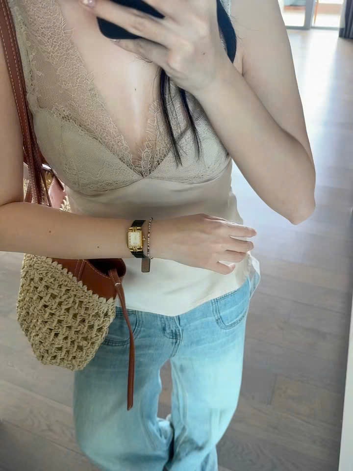 ĐỒNG HỒ DÂY DA MẶT VUÔNG 2 MÀU ĐEN ĐỎ M0103
