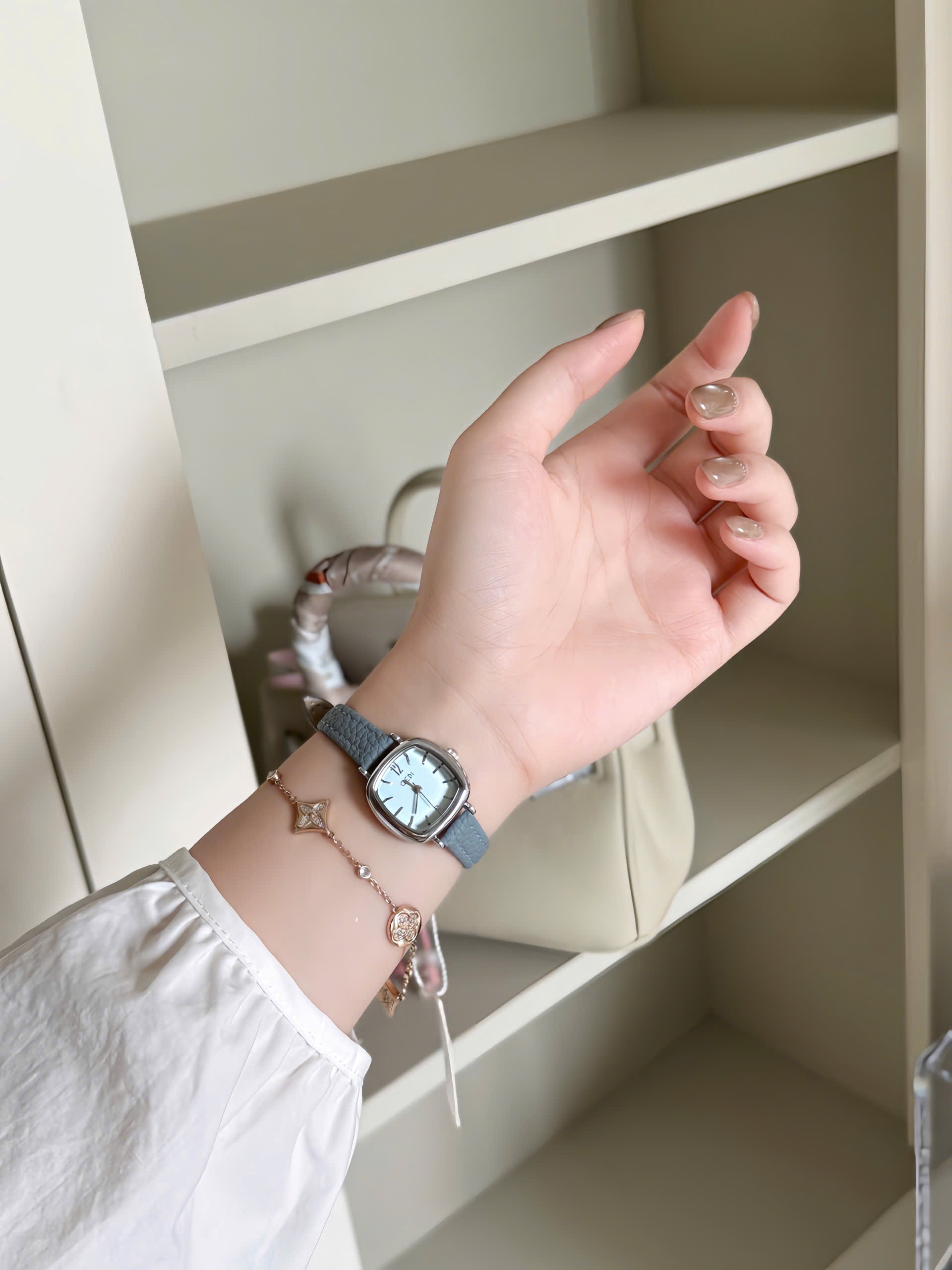 ĐỒNG HỒ DÂY DA MẪU MỚI 5M CHO NỮ