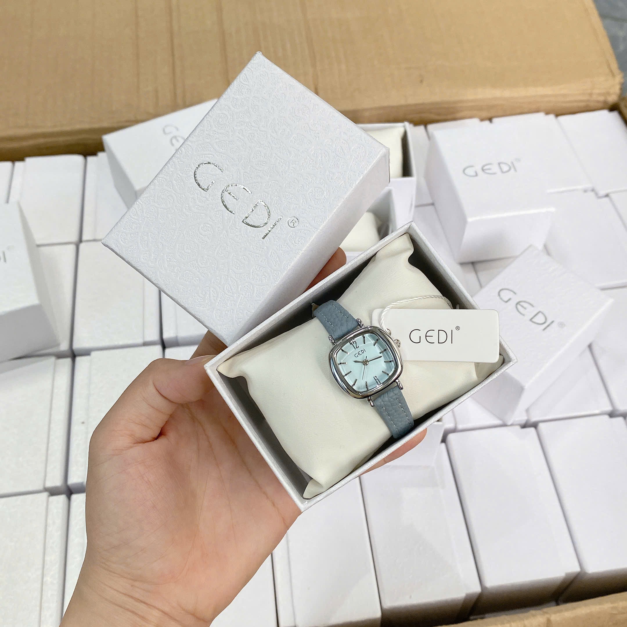 ĐỒNG HỒ DÂY DA MẪU MỚI 5M CHO NỮ