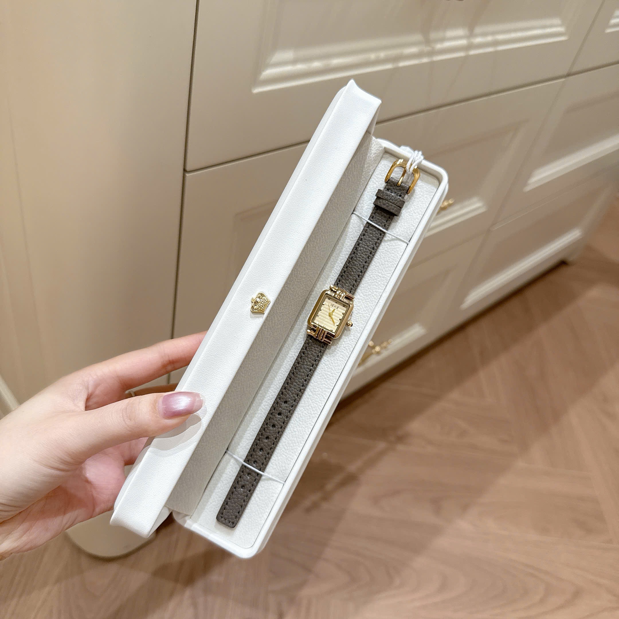 ĐỒNG HỒ IKEA MẶT VUÔNG DÂY DA NÂU M0103
