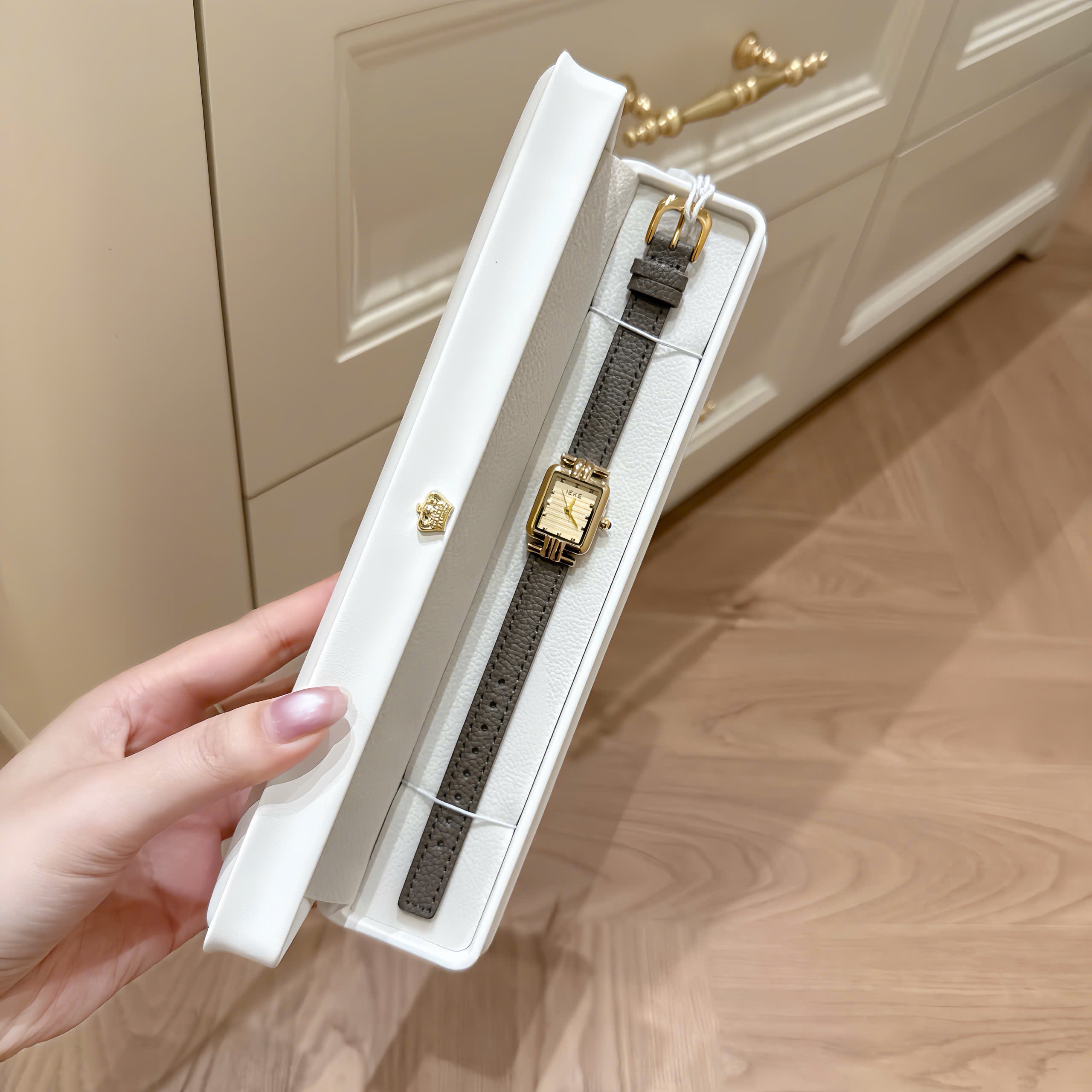 ĐỒNG HỒ IKEA MẶT VUÔNG DÂY DA NÂU M0103
