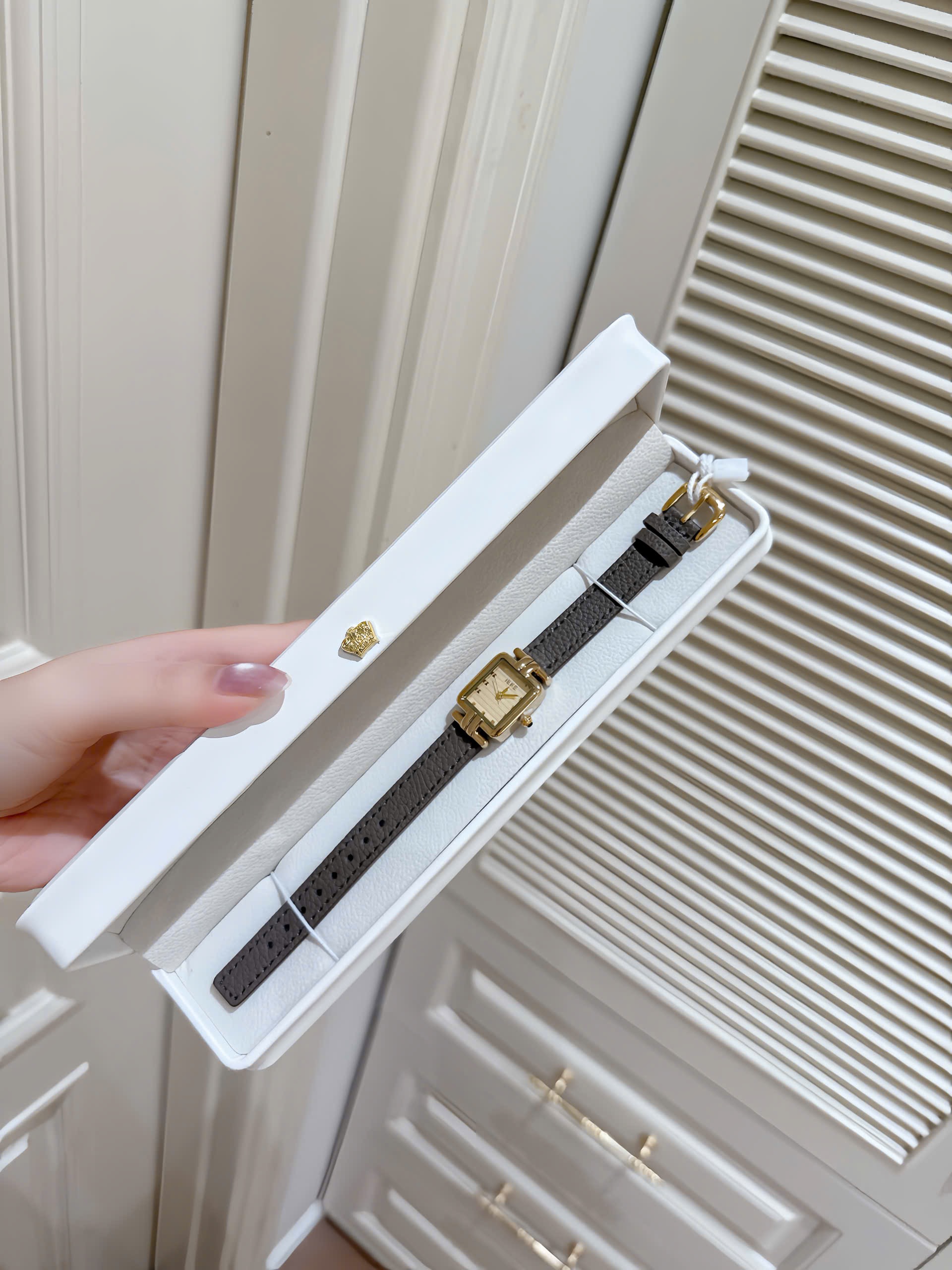 ĐỒNG HỒ IKEA MẶT VUÔNG DÂY DA NÂU M0103