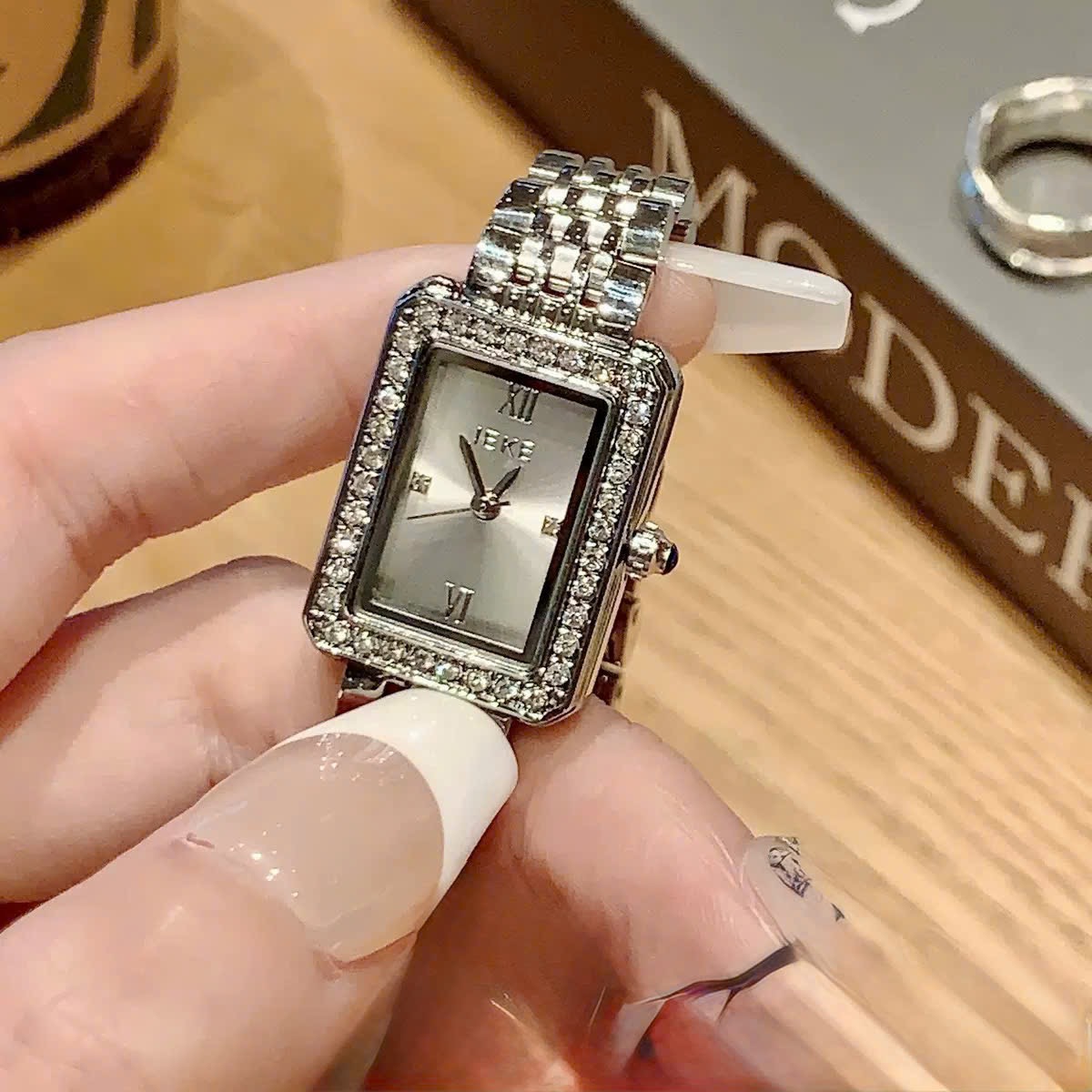 ĐỒNG HỒ MẶT CHỮ NHẬT VIỀN KIM CƯƠNG M3257