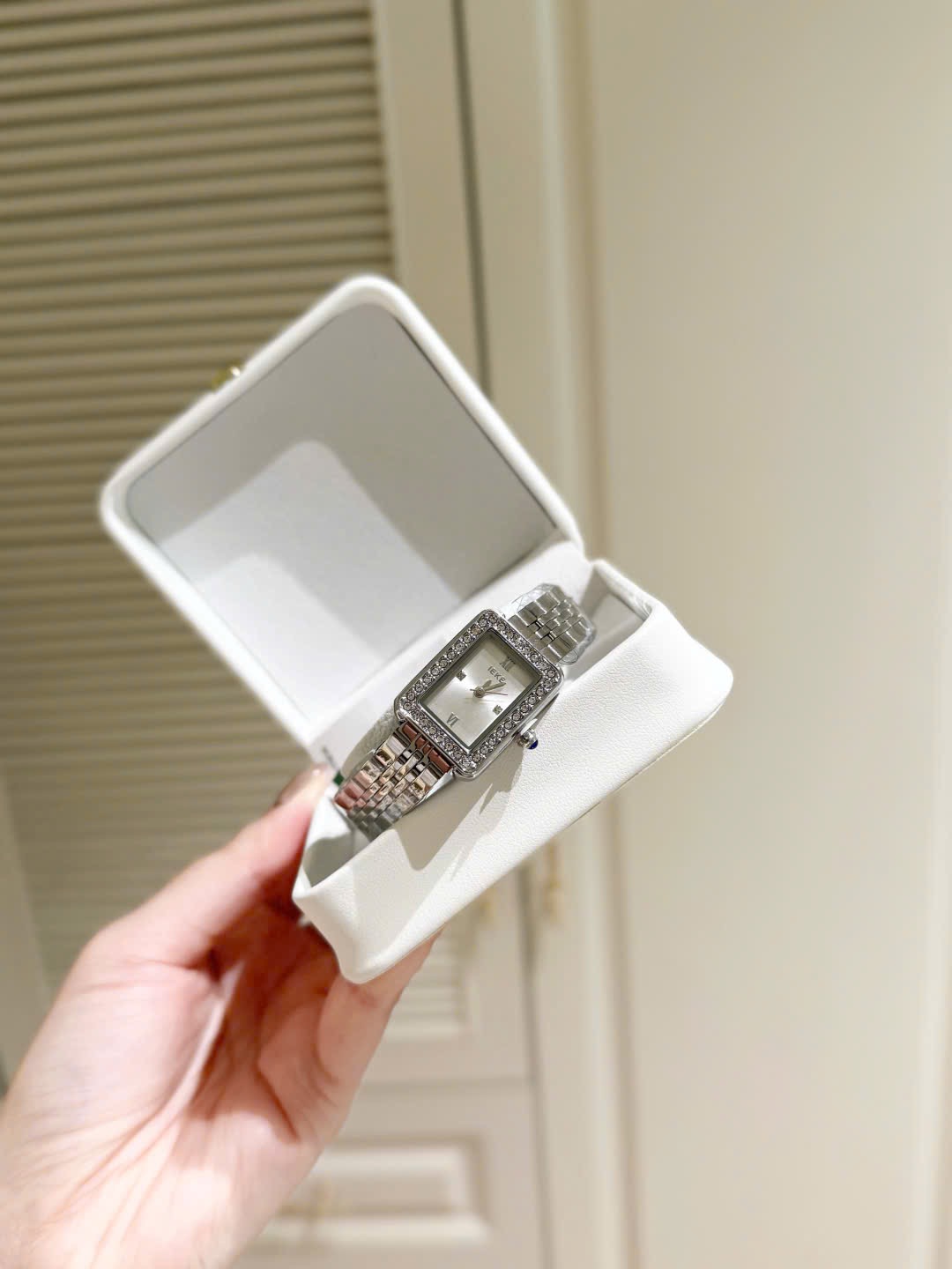 ĐỒNG HỒ MẶT CHỮ NHẬT VIỀN KIM CƯƠNG M3257