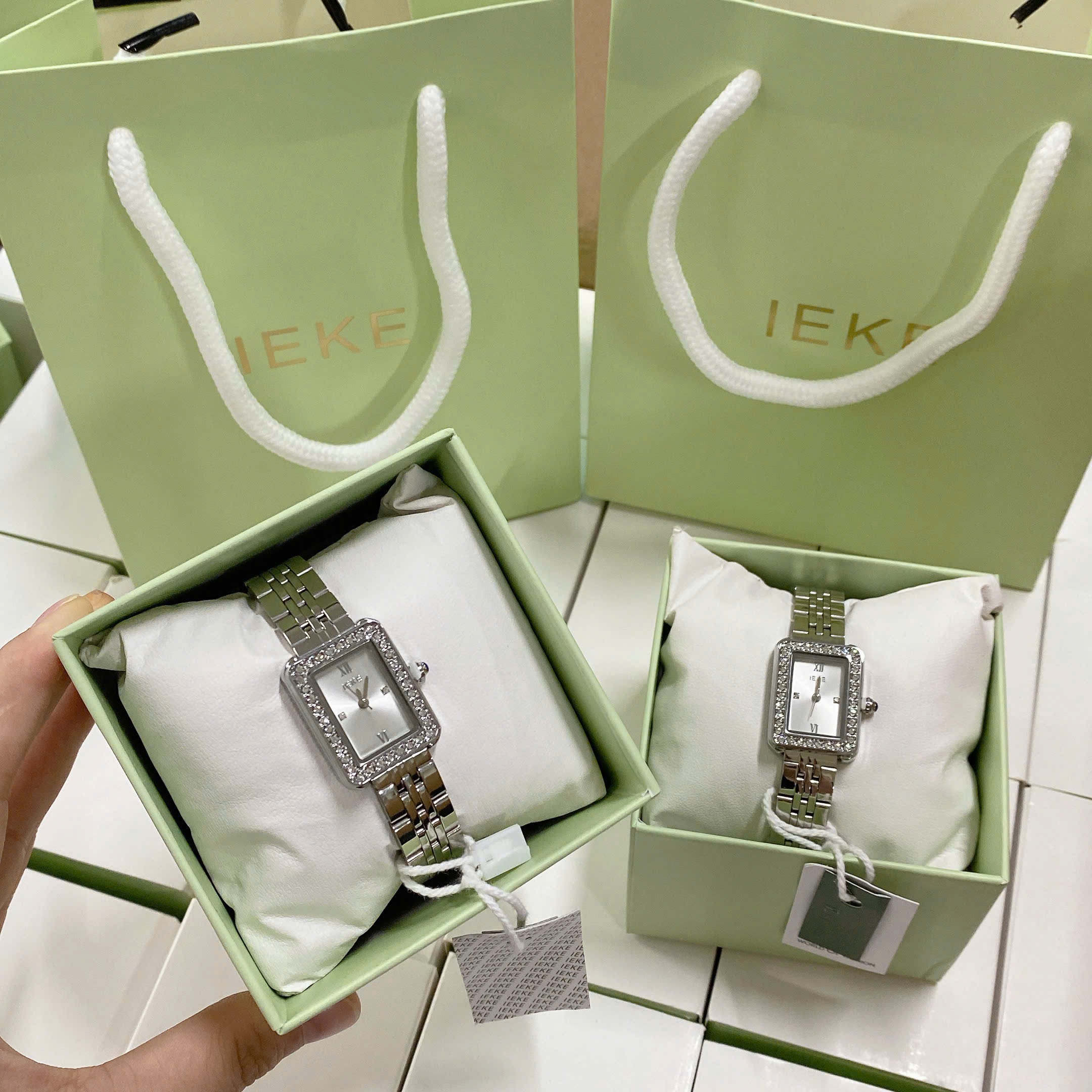 ĐỒNG HỒ MẶT CHỮ NHẬT VIỀN KIM CƯƠNG M3257