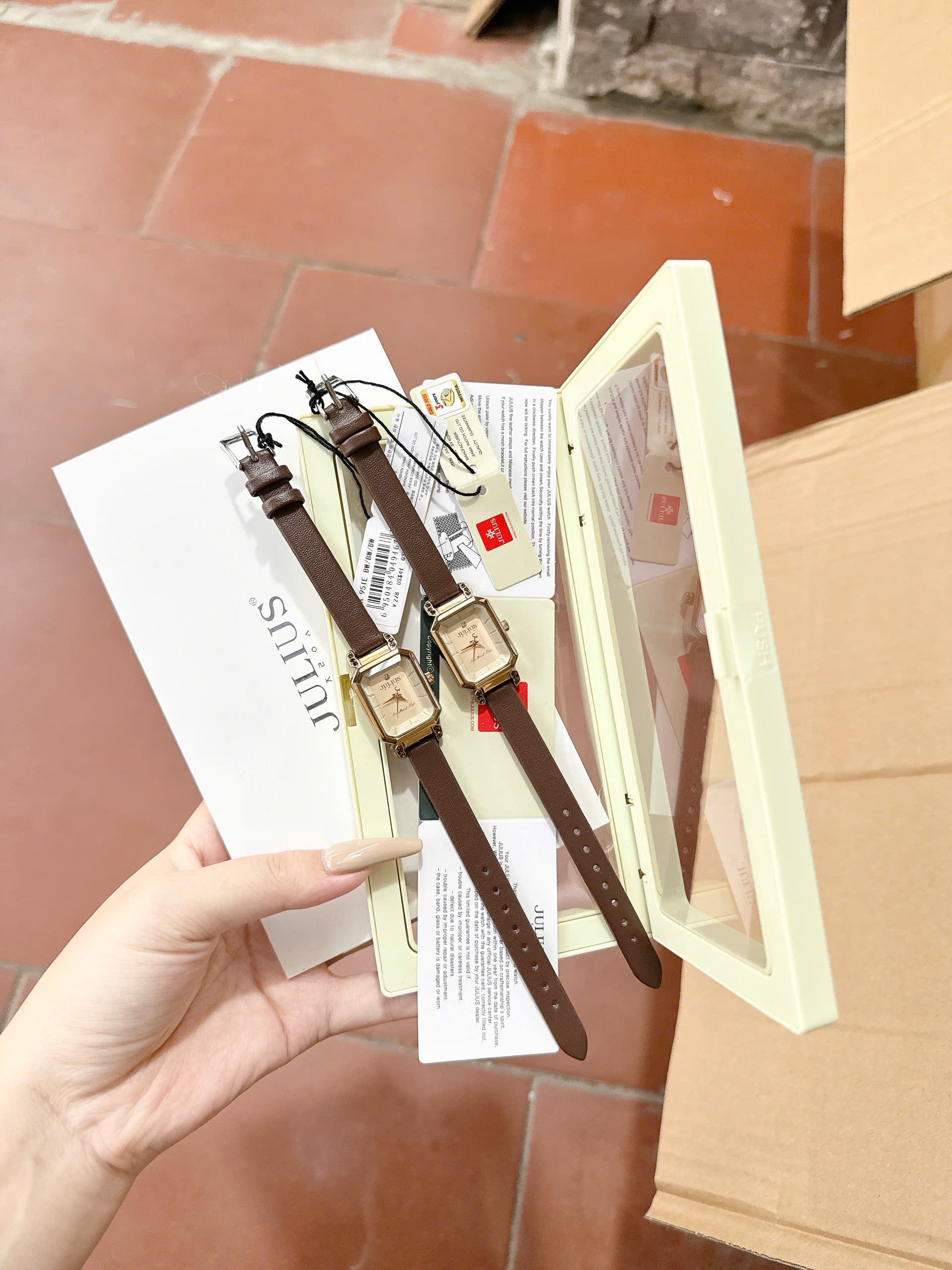 ĐỒNG HỒ MẶT VUÔNG JULI M1609