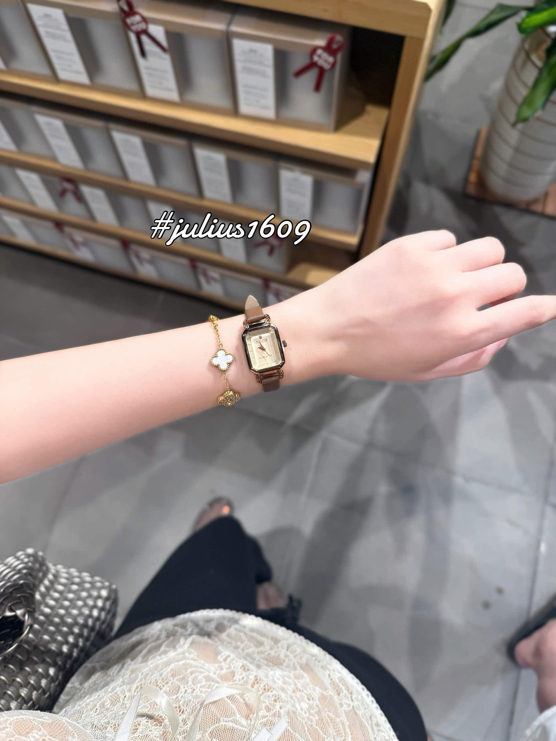 ĐỒNG HỒ MẶT VUÔNG JULI M1609