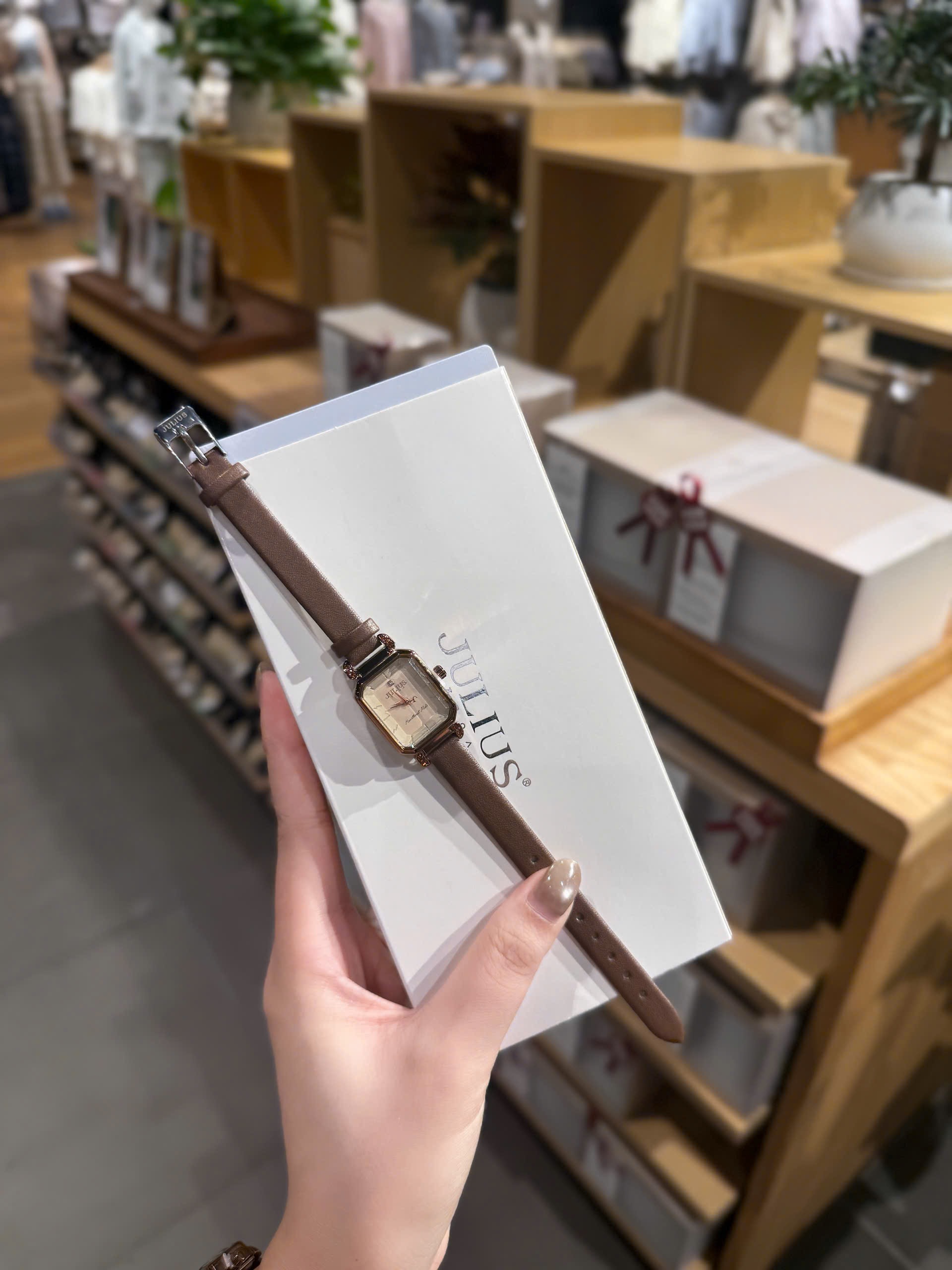 ĐỒNG HỒ MẶT VUÔNG JULI M1609
