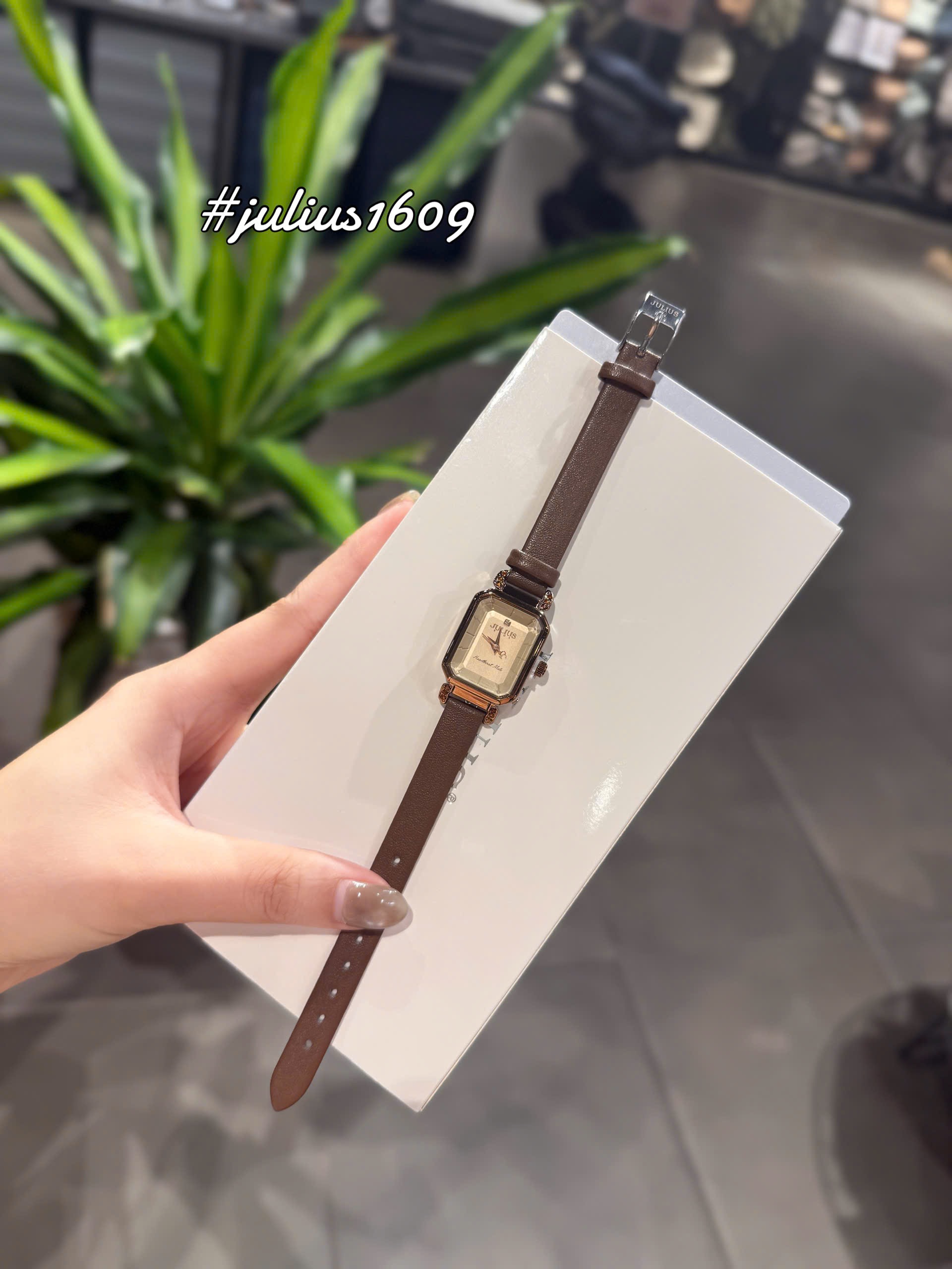 ĐỒNG HỒ MẶT VUÔNG JULI M1609
