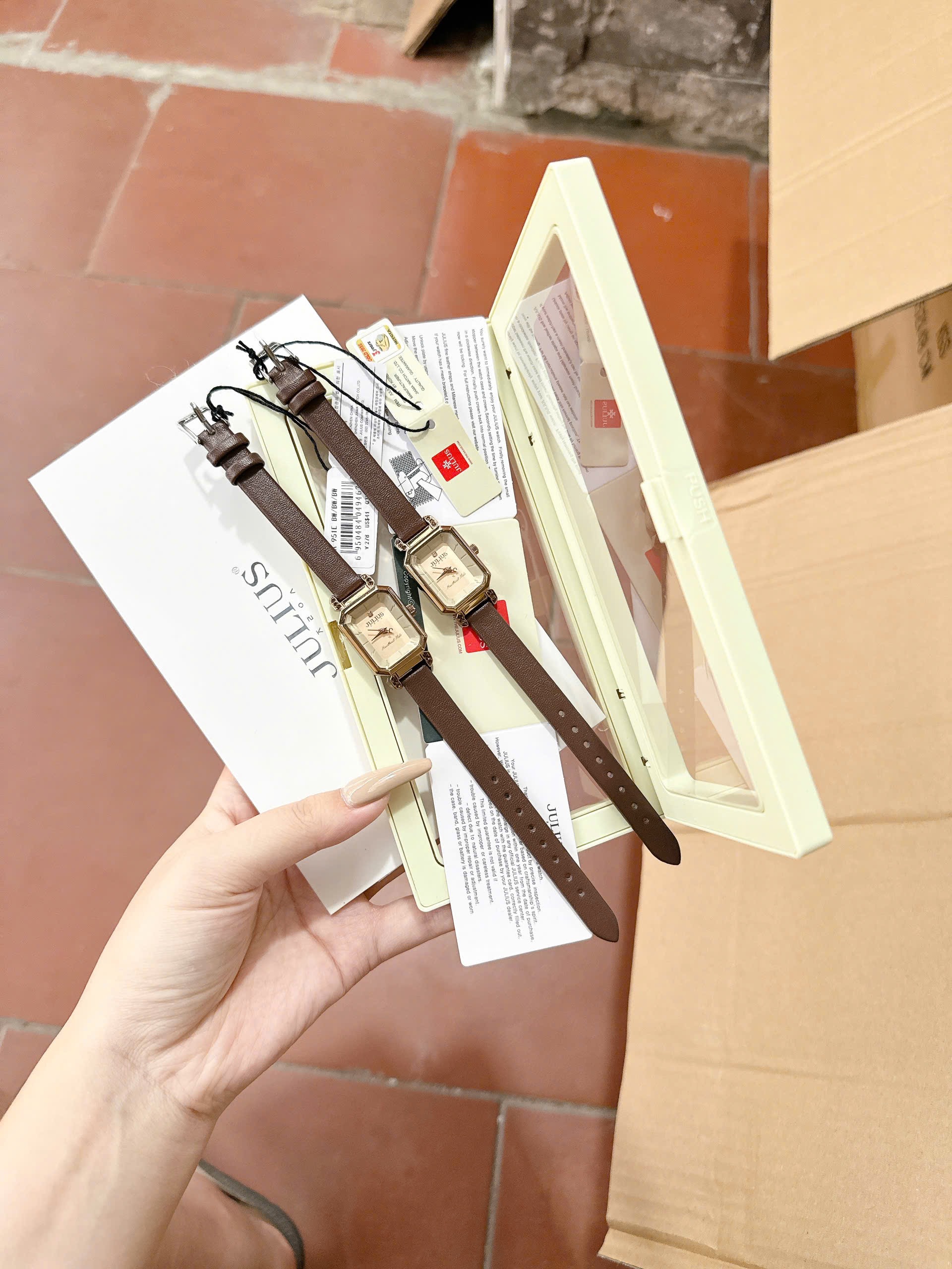 ĐỒNG HỒ MẶT VUÔNG JULI M1609