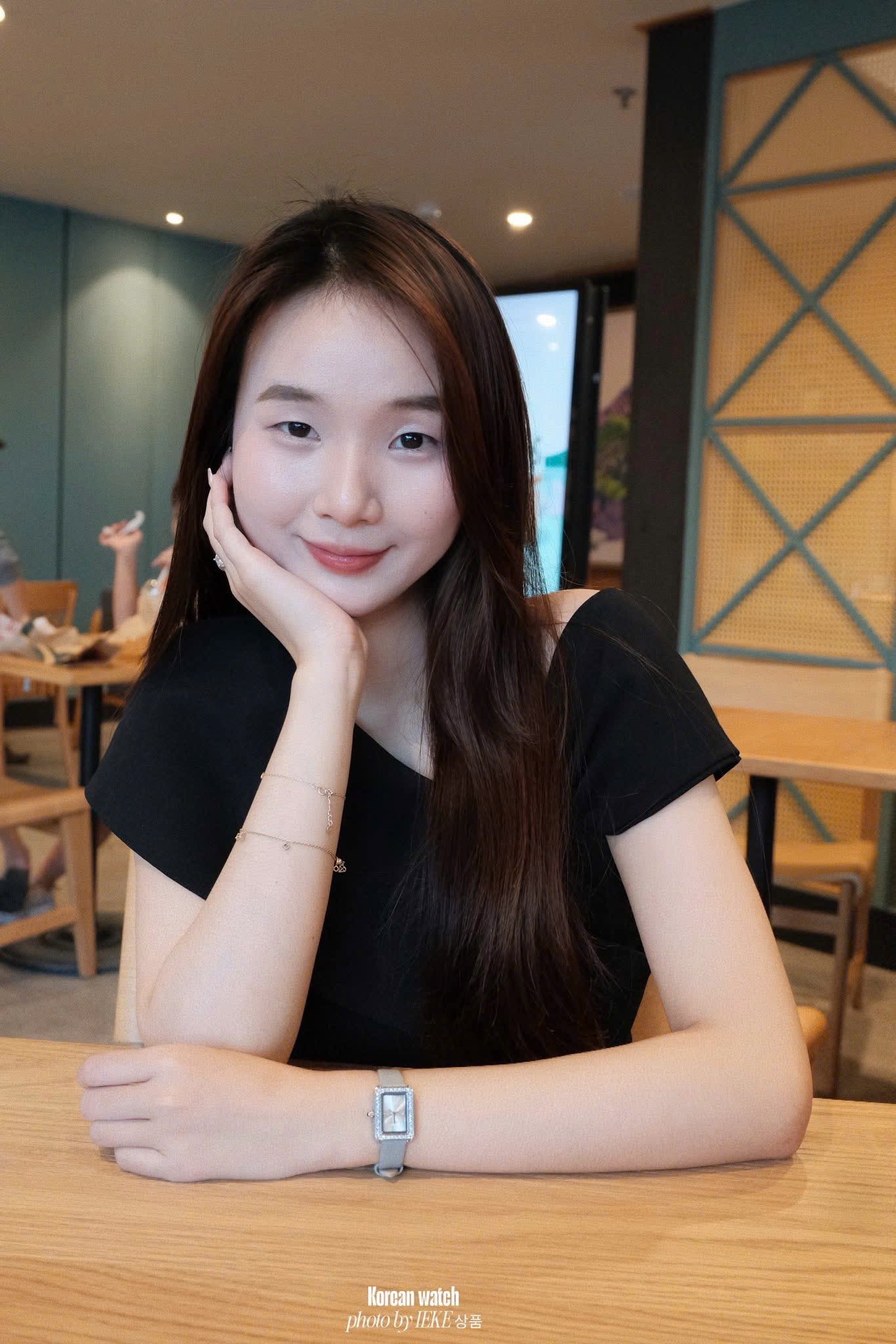 ĐỒNG HỒ VIỀN KIM CƯƠNG HÌNH CHỮ NHẬT 3 MÀU M0608