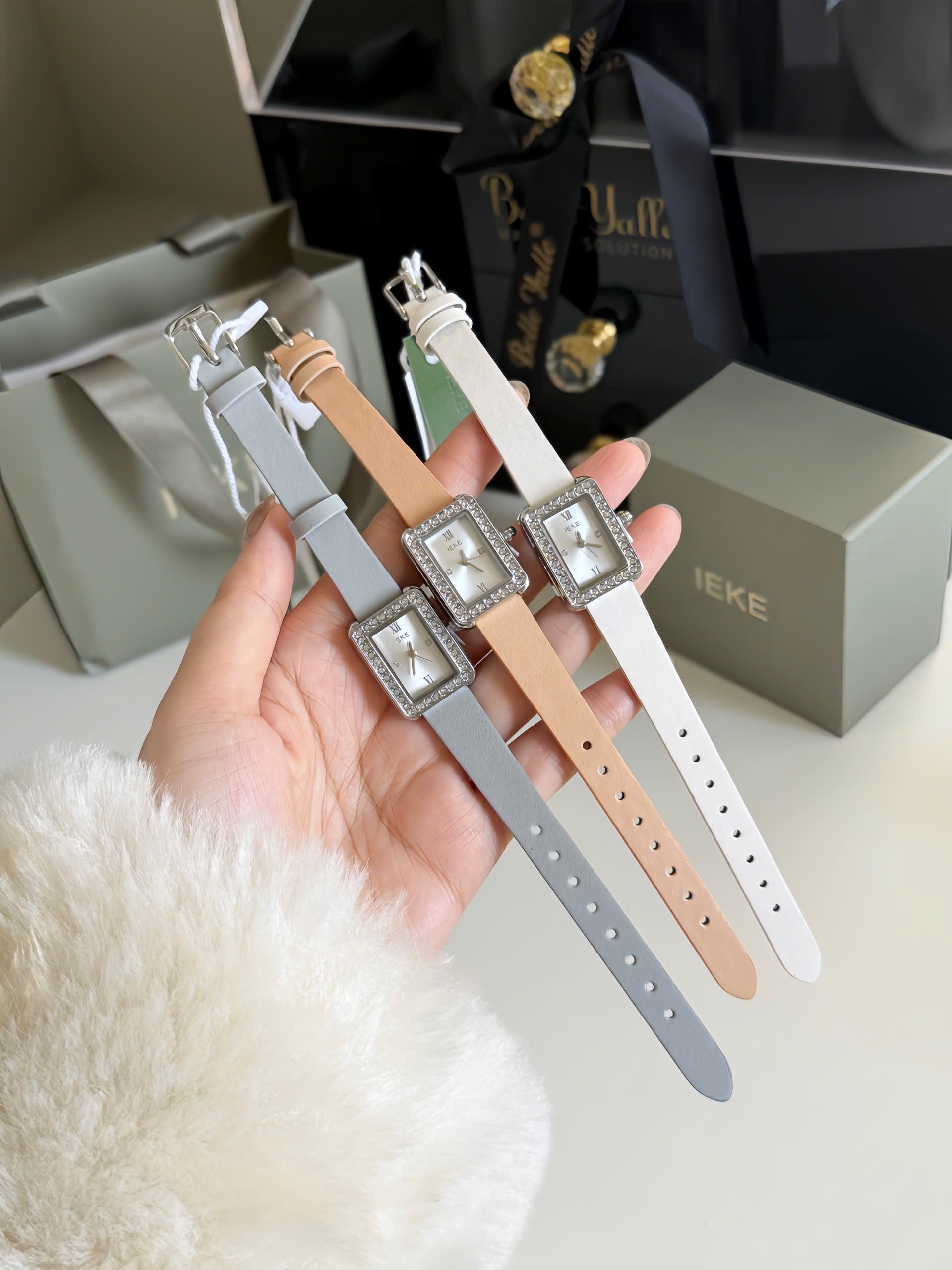 ĐỒNG HỒ VIỀN KIM CƯƠNG HÌNH CHỮ NHẬT 3 MÀU M0608