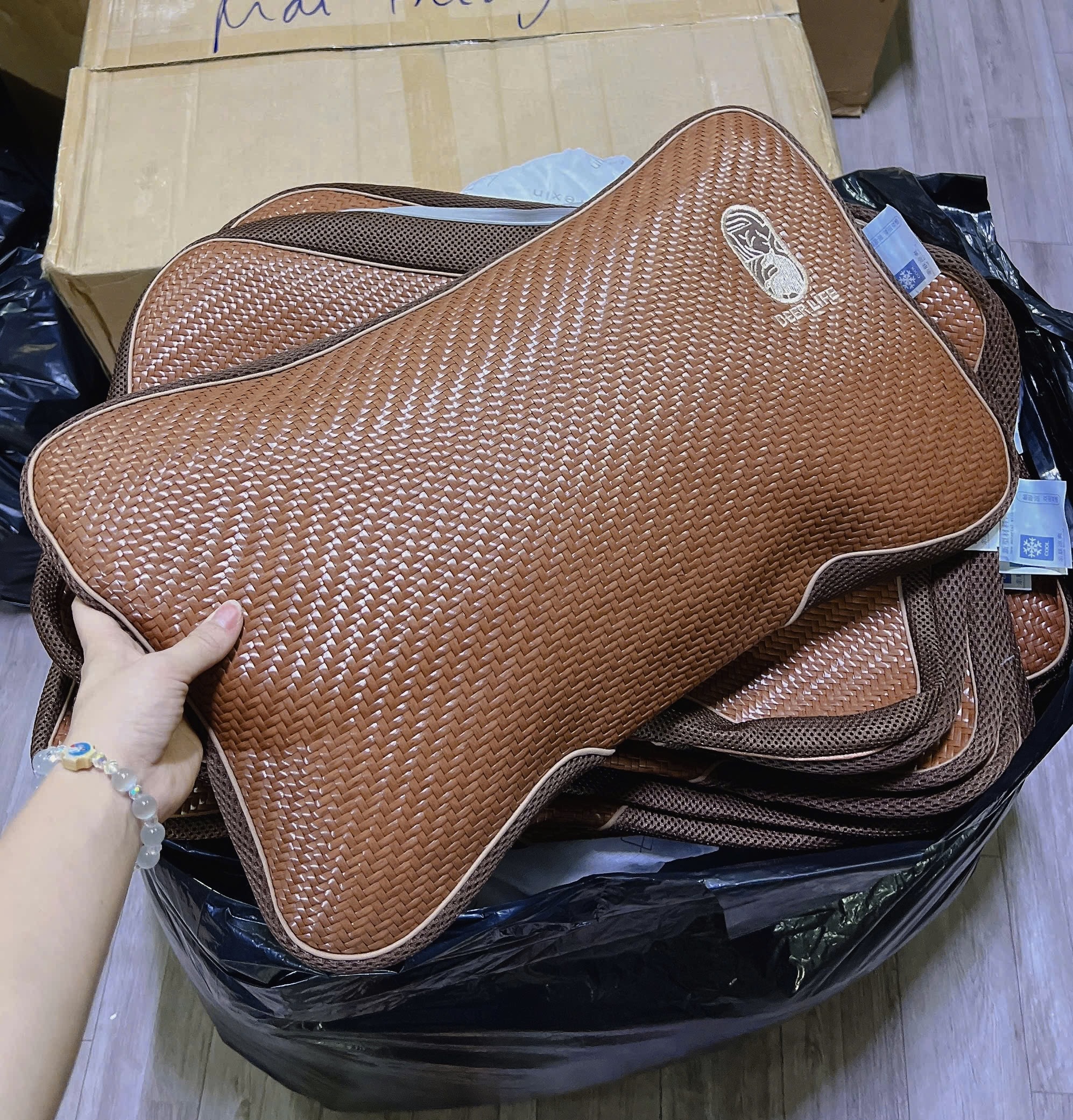GỐI MÂY KÈM RUỘT THOÁNG MÁT