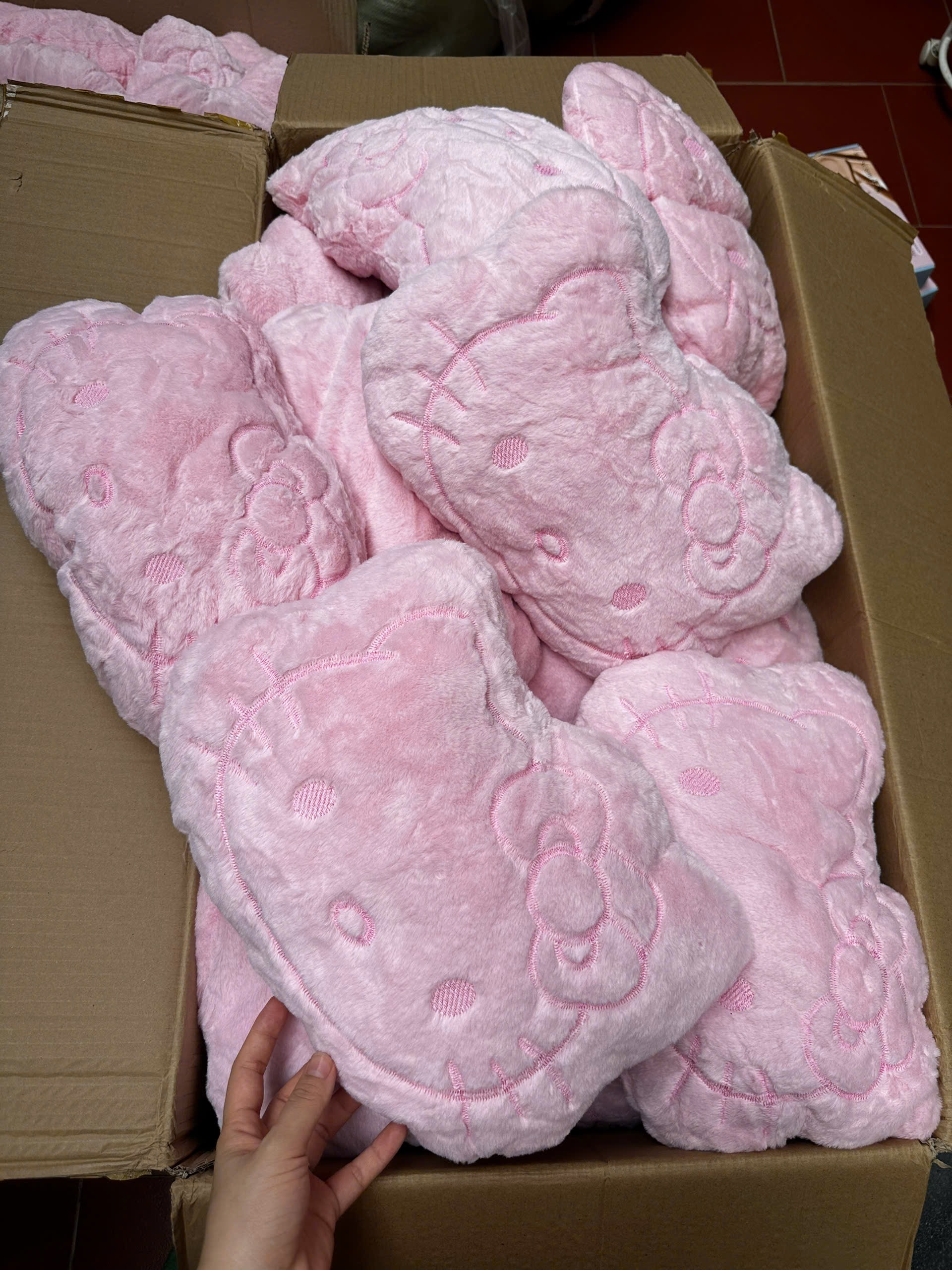 GỐI TỰA HELLO KITTY HỔNG