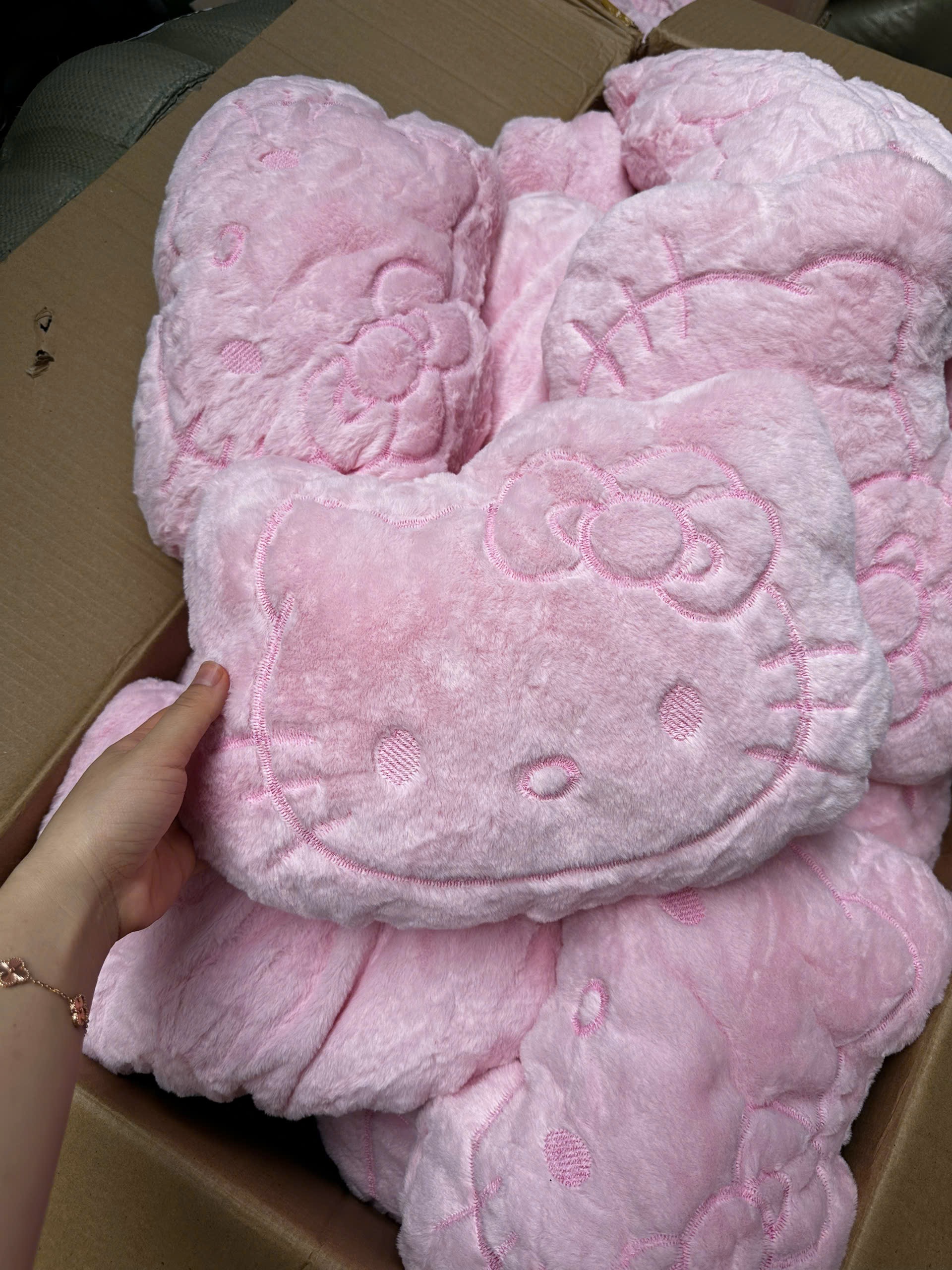 GỐI TỰA HELLO KITTY HỔNG
