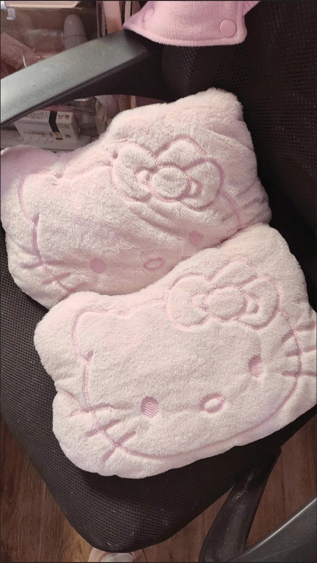 GỐI TỰA HELLO KITTY HỔNG
