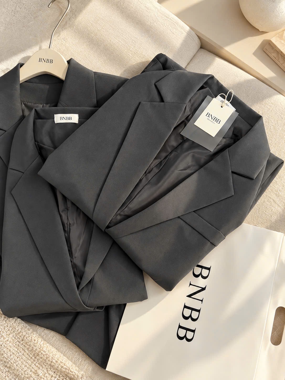 Gom - ÁO BLAZER MÀU XÁM TRO BNBB