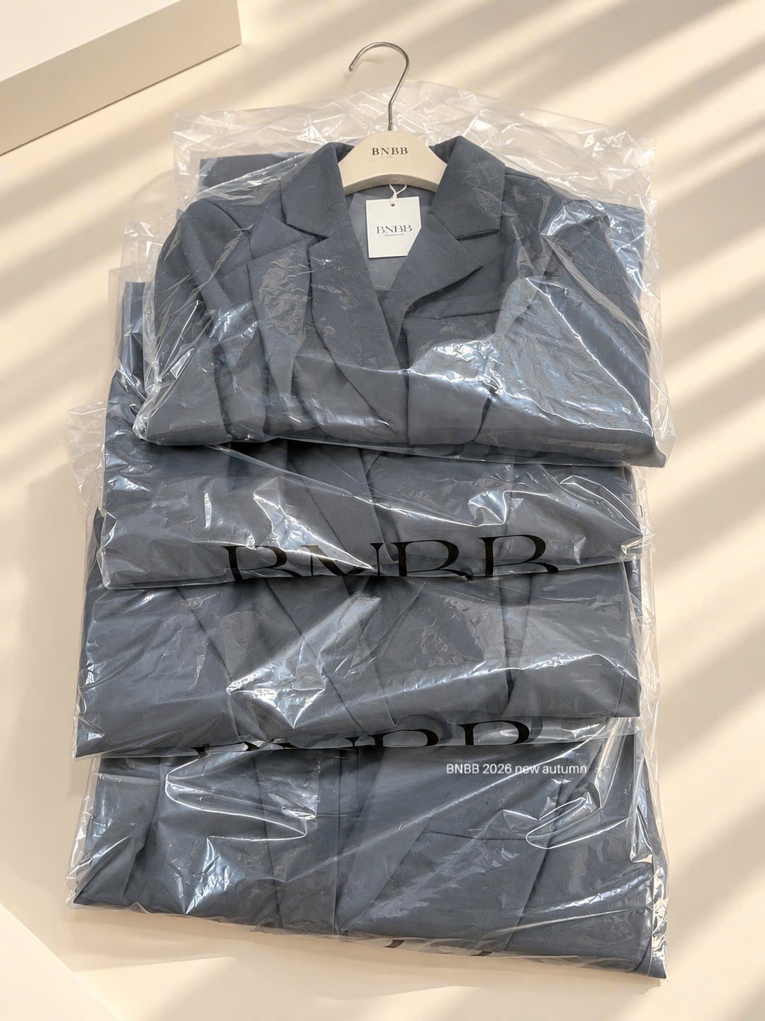 Gom - ÁO BLAZER MÀU XÁM TRO BNBB