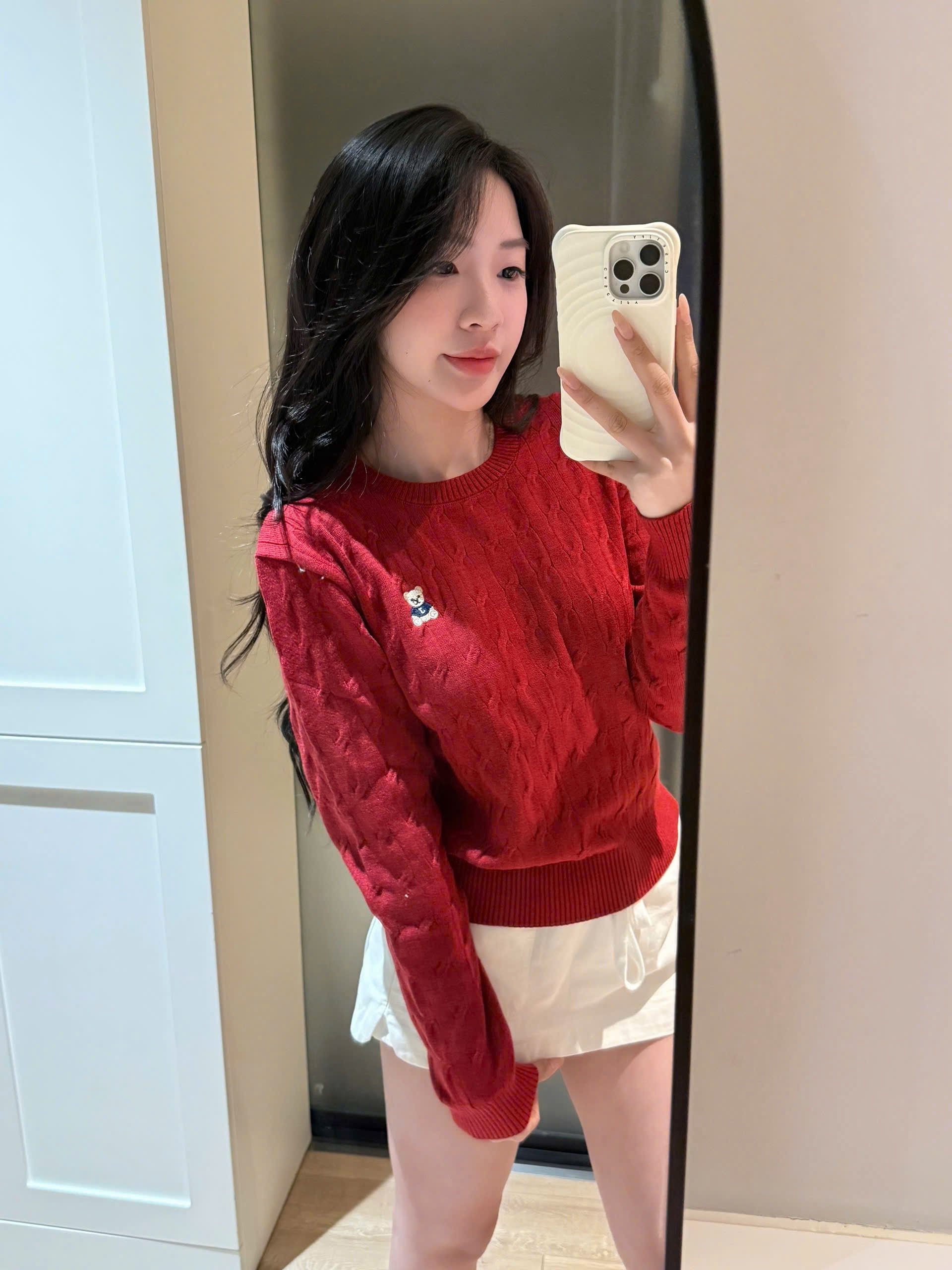 ÁO LEN ĐỎ VẶN THỪNG CỔ TRÒN THÊU GẤU