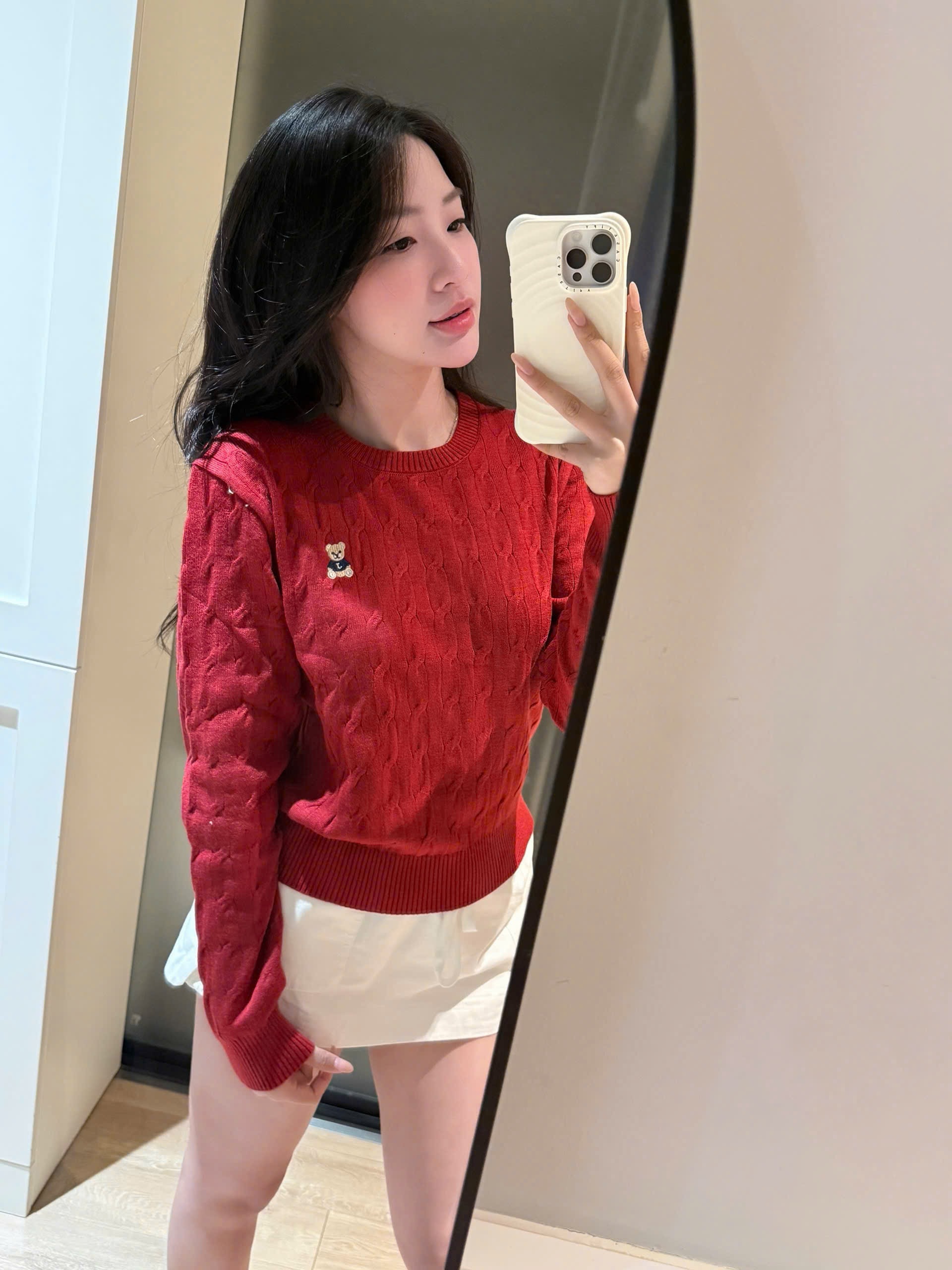 ÁO LEN ĐỎ VẶN THỪNG CỔ TRÒN THÊU GẤU