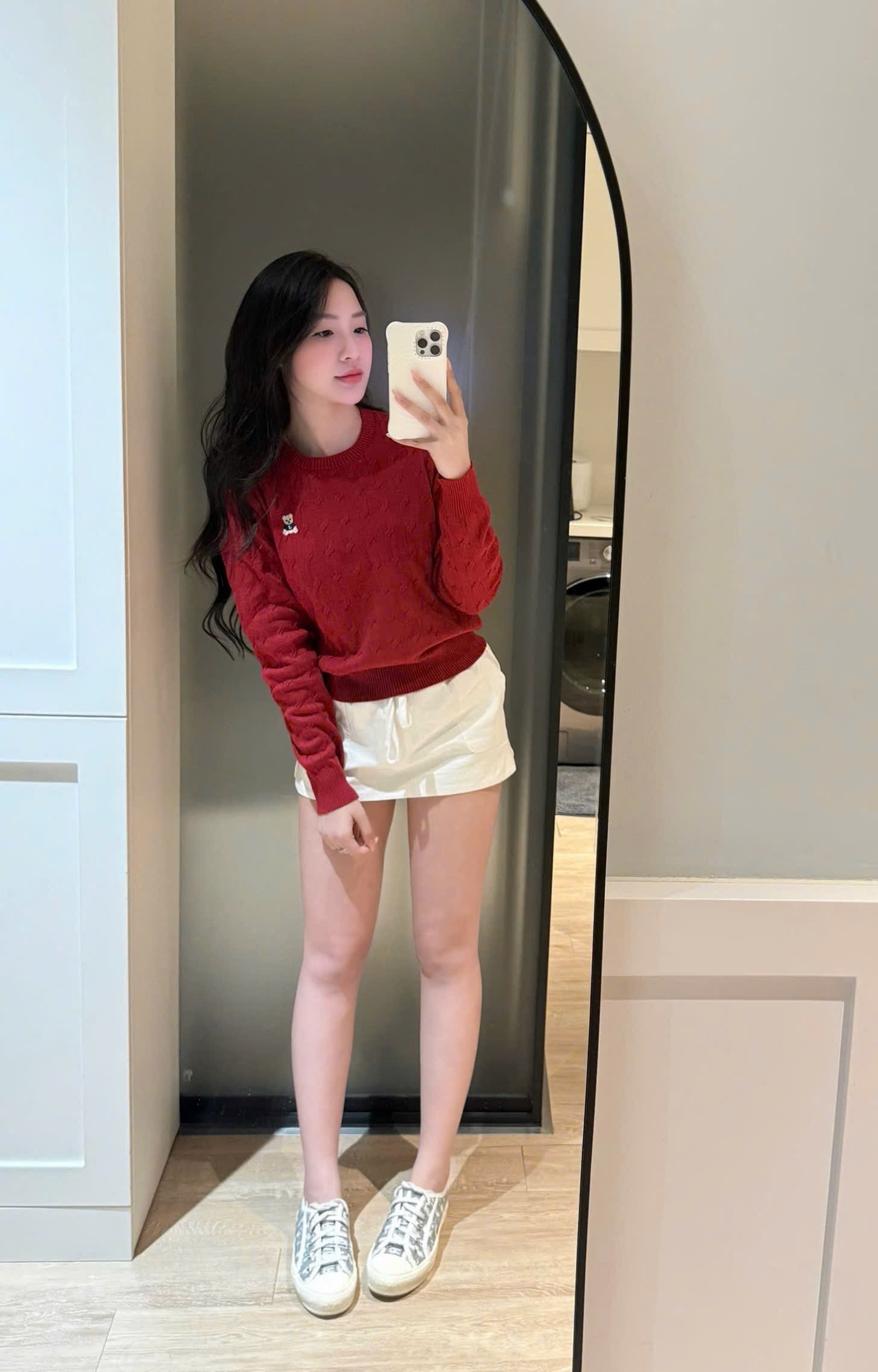 ÁO LEN ĐỎ VẶN THỪNG CỔ TRÒN THÊU GẤU