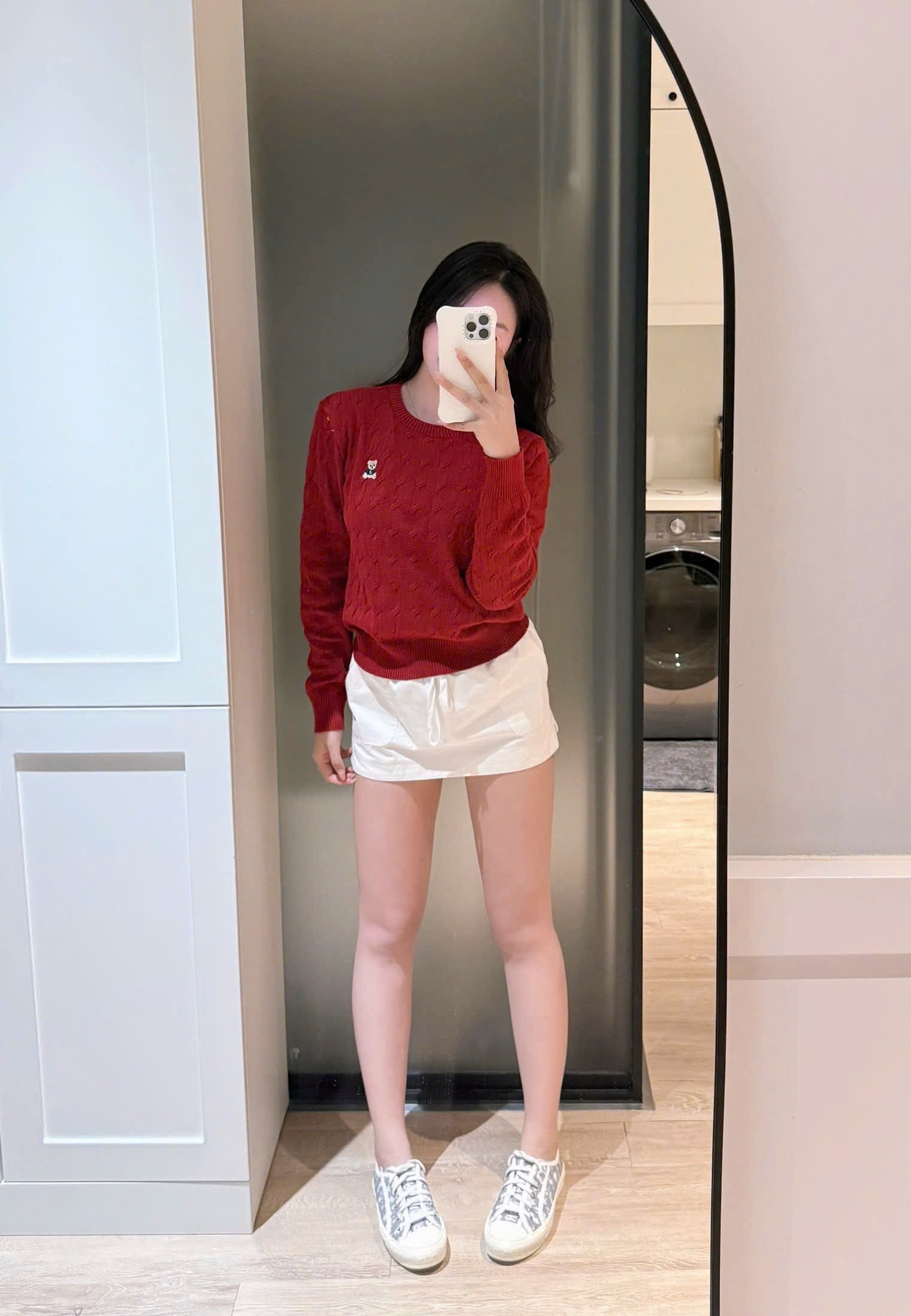ÁO LEN ĐỎ VẶN THỪNG CỔ TRÒN THÊU GẤU