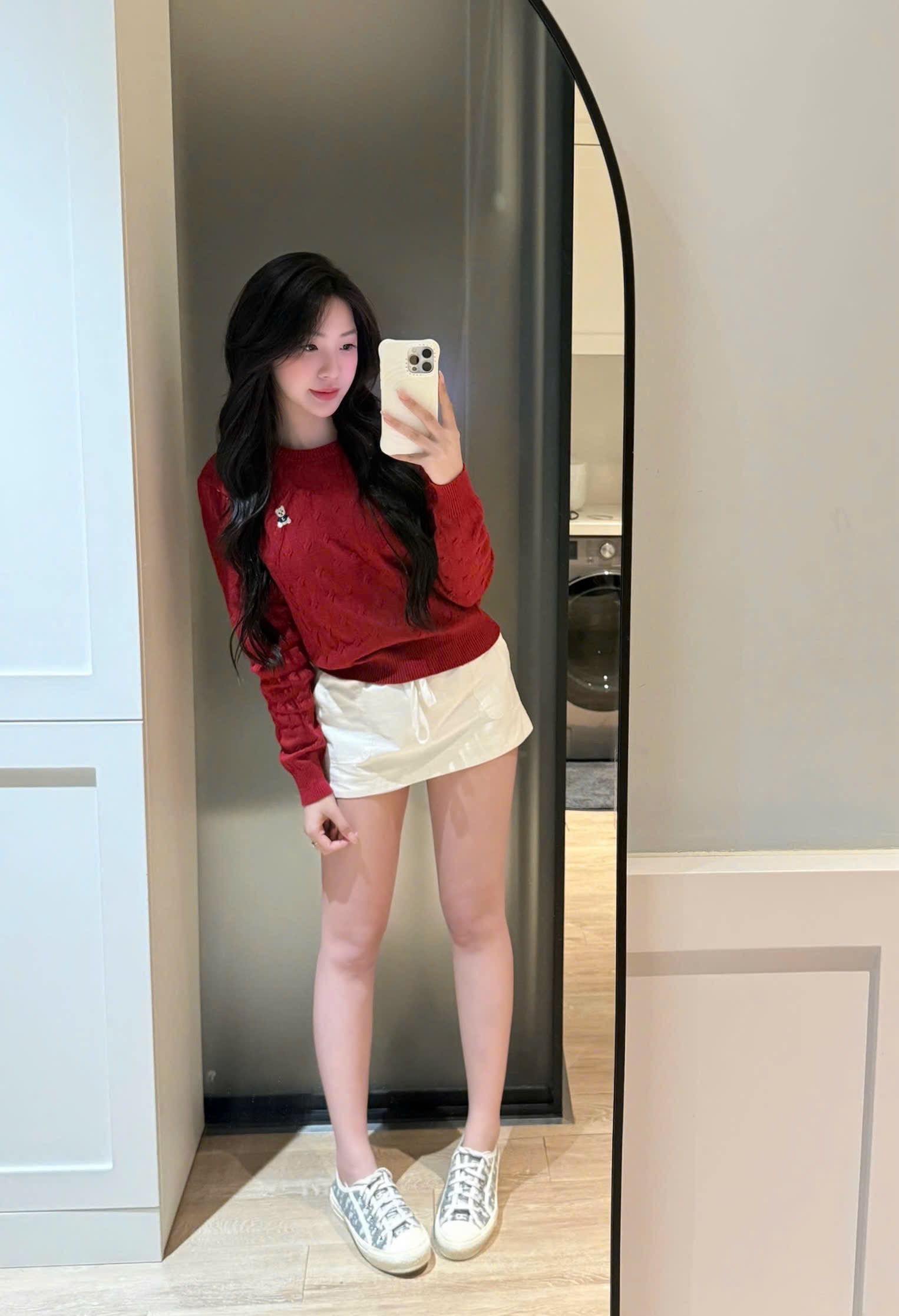 ÁO LEN ĐỎ VẶN THỪNG CỔ TRÒN THÊU GẤU